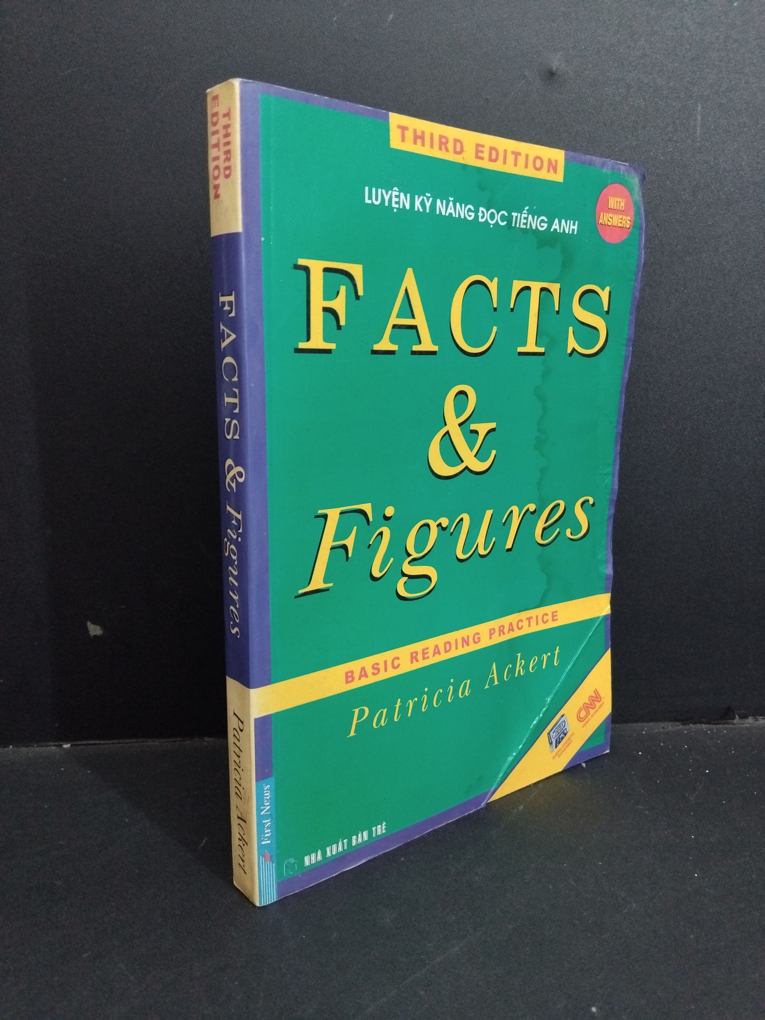 Facts & Figures mới 70% ố nhăn bìa HCM1712 Patricia Ackert HỌC NGOẠI NGỮ