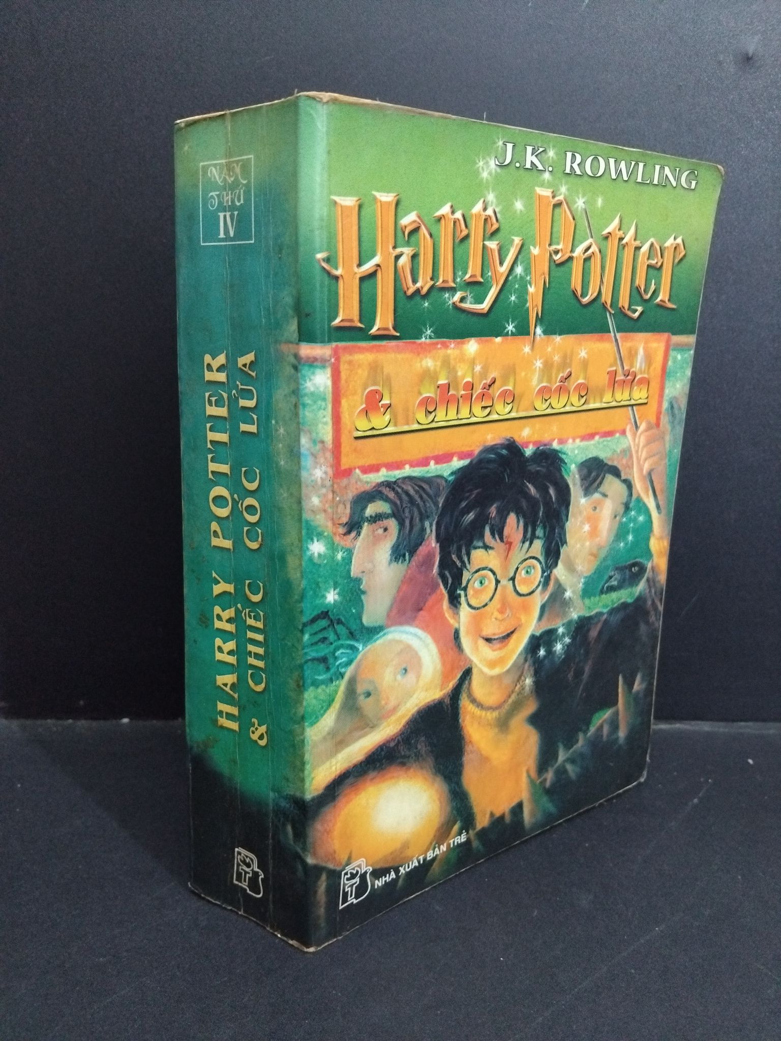 Harry Potter và chiếc cốc lửa mởi 60% bẩn bìa, ố, có chữ viết trang đầu, bung gáy nhẹ 2002 HCM1712 J.K. Rowling VĂN HỌC