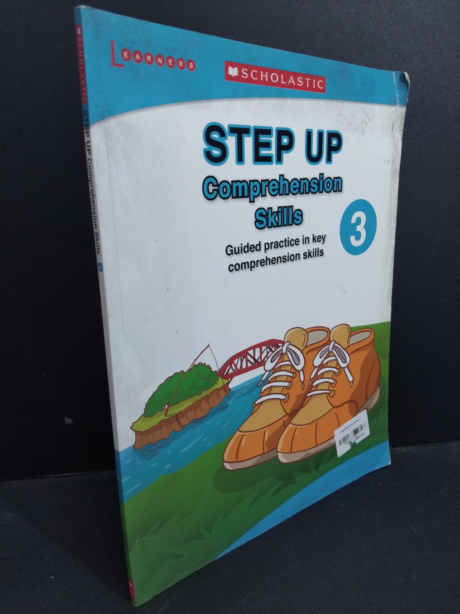 Step up comprehension skills 3 mới 80% bẩn bìa, ố nhẹ, tróc bìa HCM2811 Scholastic HỌC NGOẠI NGỮ