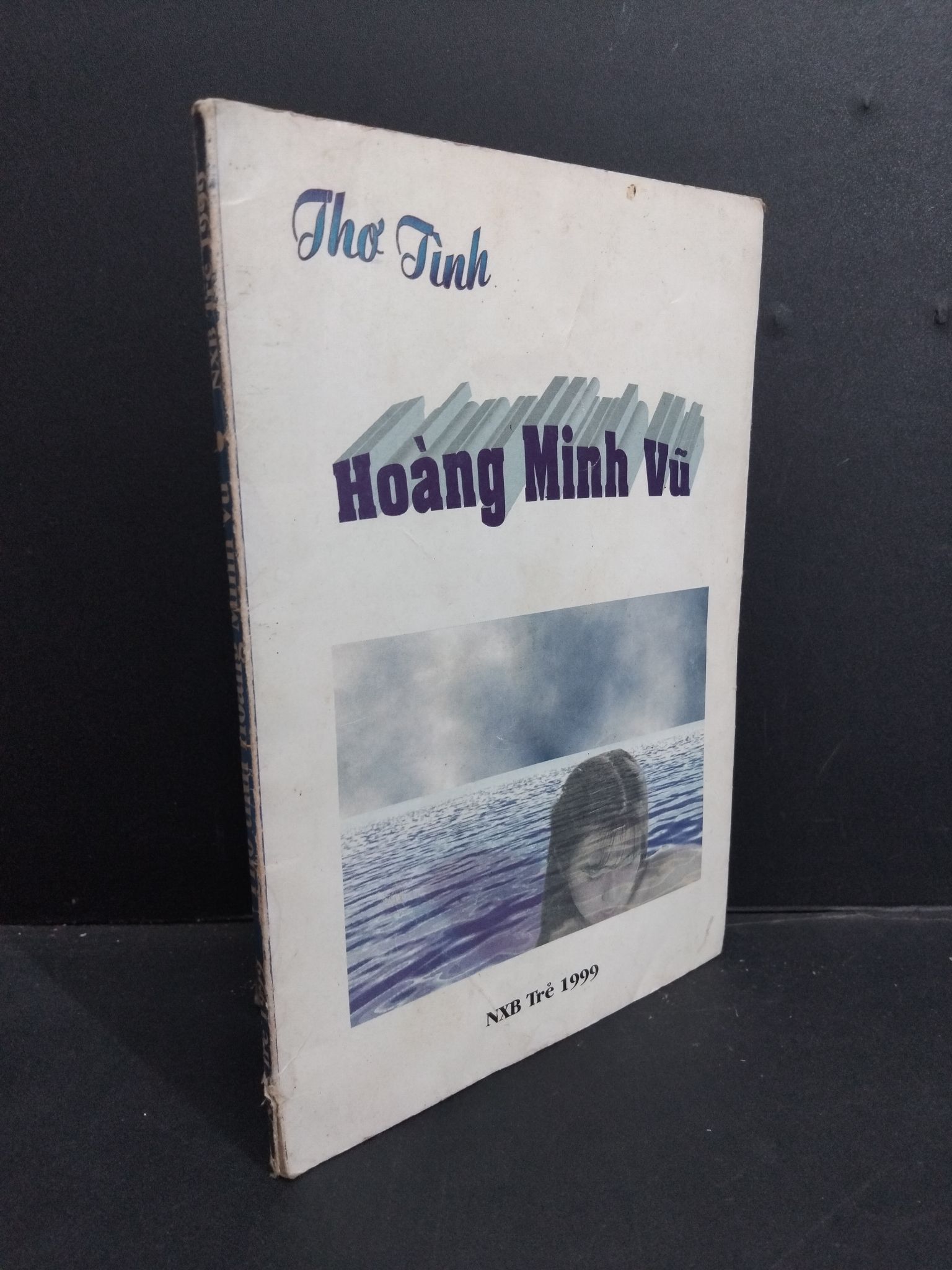 Thơ tình Hoàng Minh Vũ mới 80% bẩn bìa, ố, tróc gáy nhẹ, có chữ ký tác giả 1999 HCM1001 Hoàng Minh Vũ VĂN HỌC