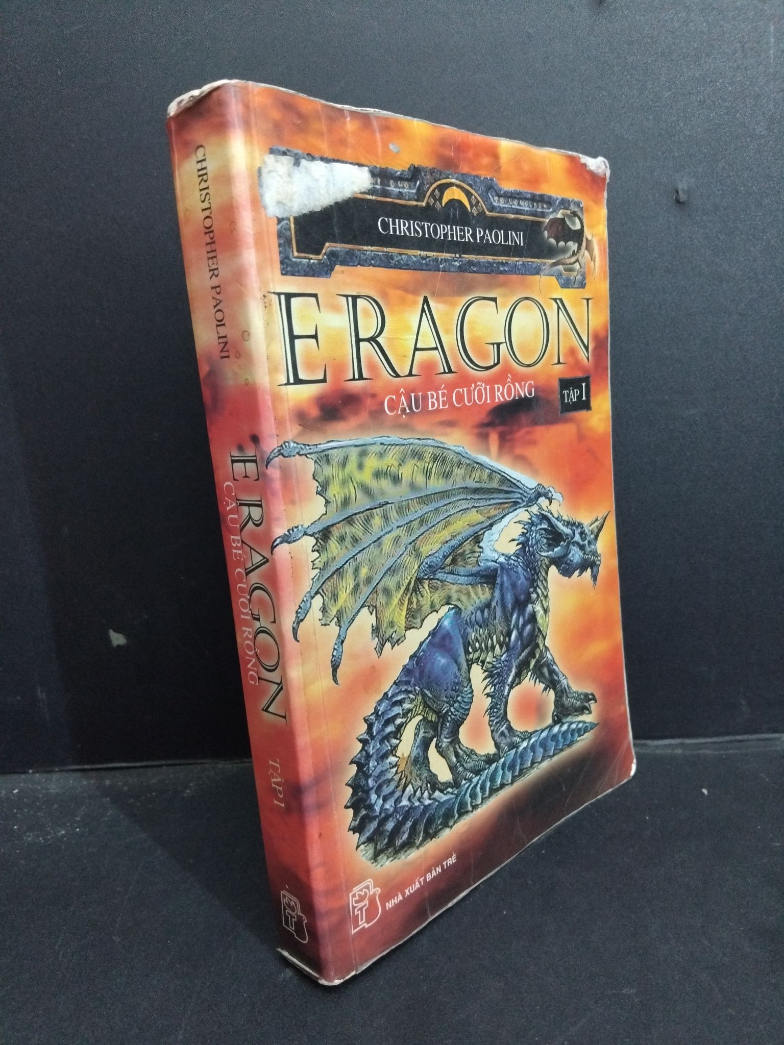 Eragon Chú bé cưỡi rồng tập 1 mới 70% bẩn bìa, ố, có chữ ký, tróc bìa, tróc gáy 2004 HCM1001 Christopher Paolini VĂN HỌC