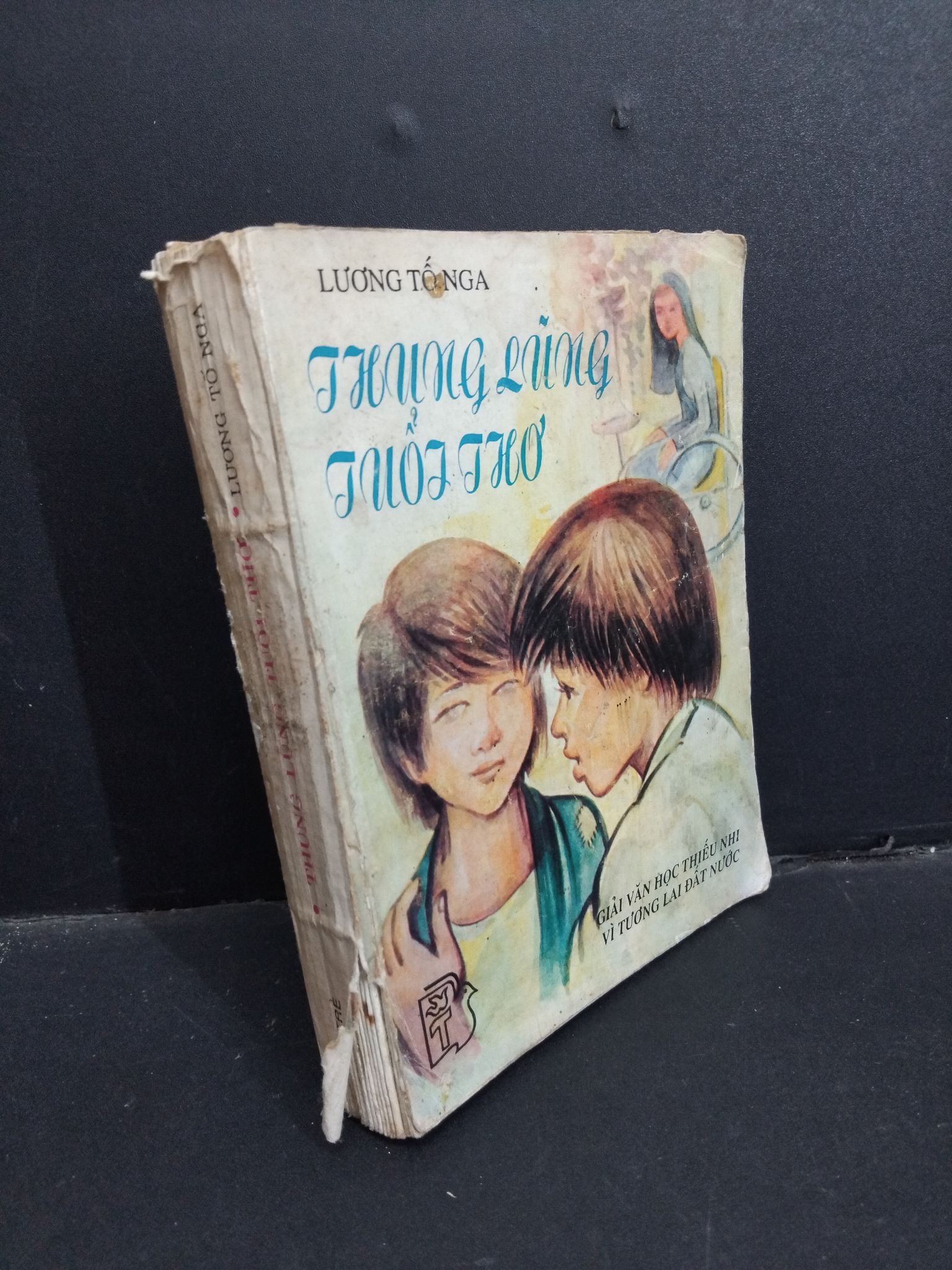 Thung lũng tuổi thơ mới 60% bẩn bìa, ố, có vệt nước, tróc gáy 1994 HCM1001 Lương Tố Nga VĂN HỌC