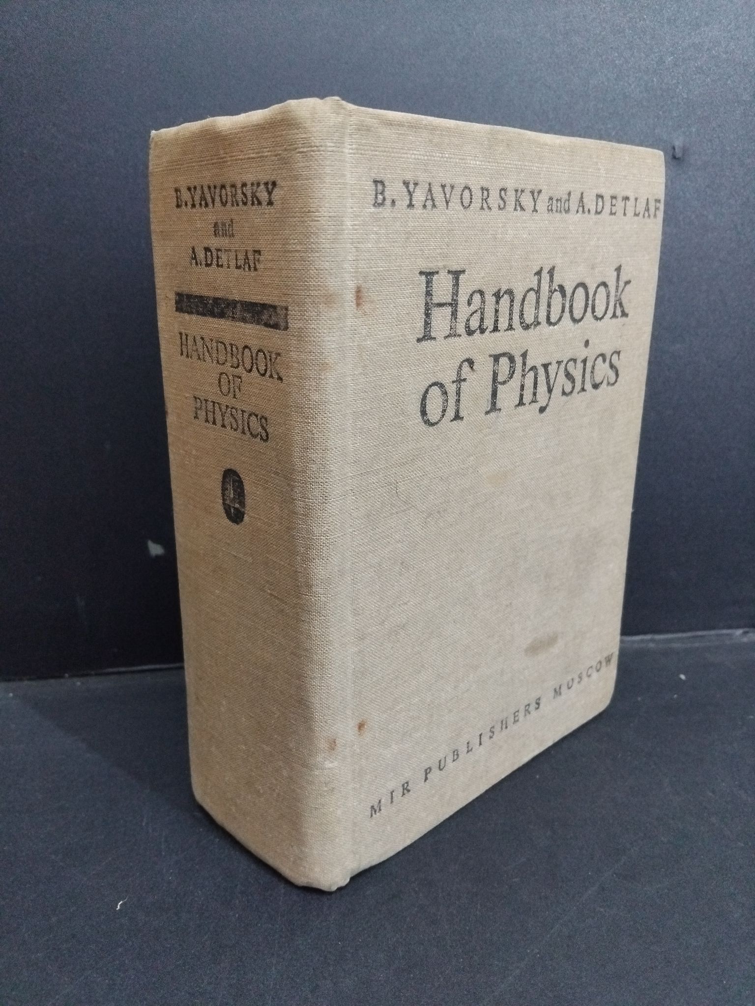 Handbook of physics mới 90% bẩn bìa, ố vàng HCM1001 B.Yavorsky and A.Detlaf NGOẠI VĂN