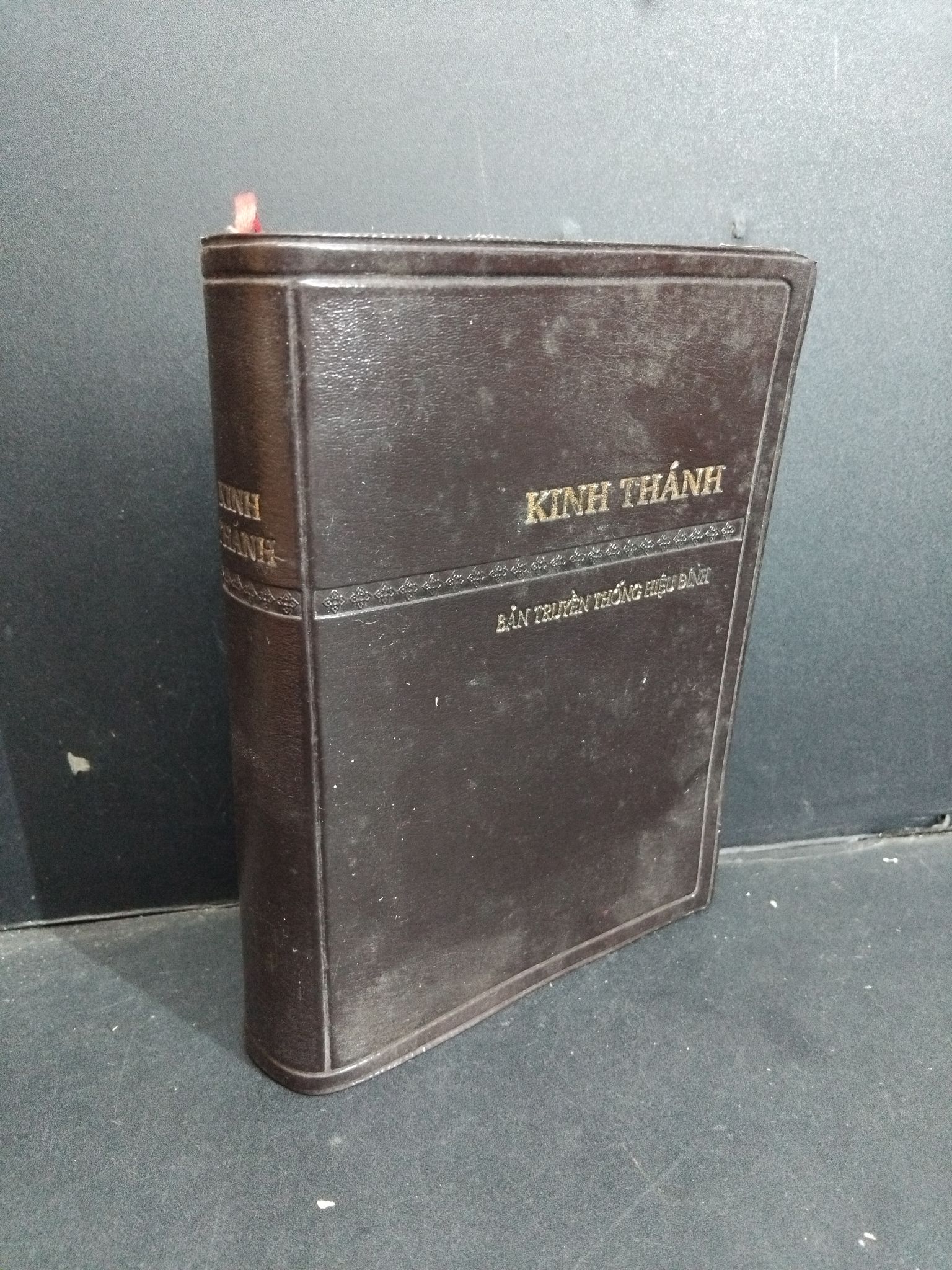 Kinh thánh bản truyền thống hiệu đính mới 80% ố ẩm nhẹ 2012 HCM1001 TÂM LINH - TÔN GIÁO - THIỀN
