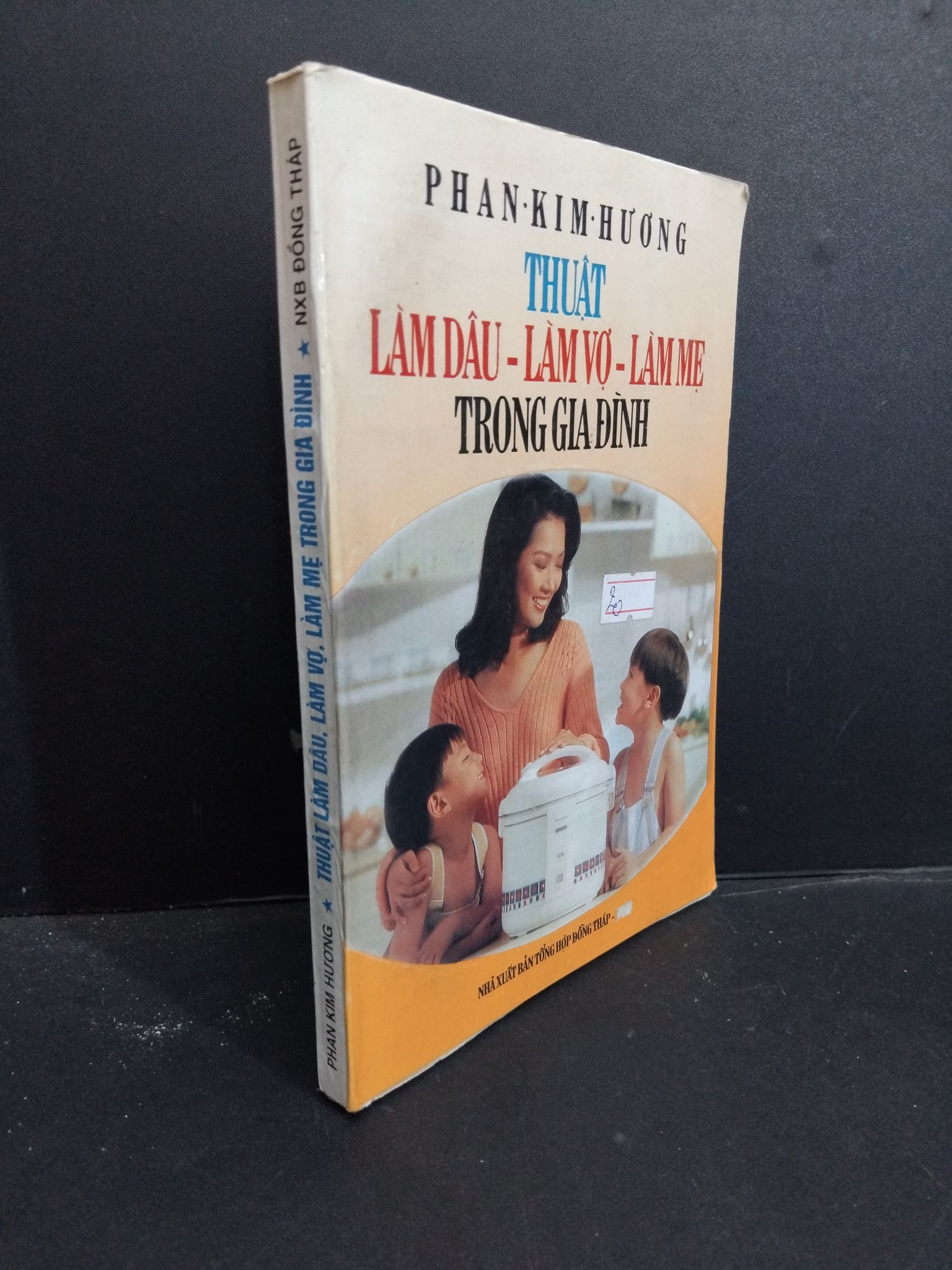Thuật làm dâu làm vợ làm mẹ trong gia đình mới 70% ố vàng 1996 HCM1001 Phan Kim Hương KỸ NĂNG