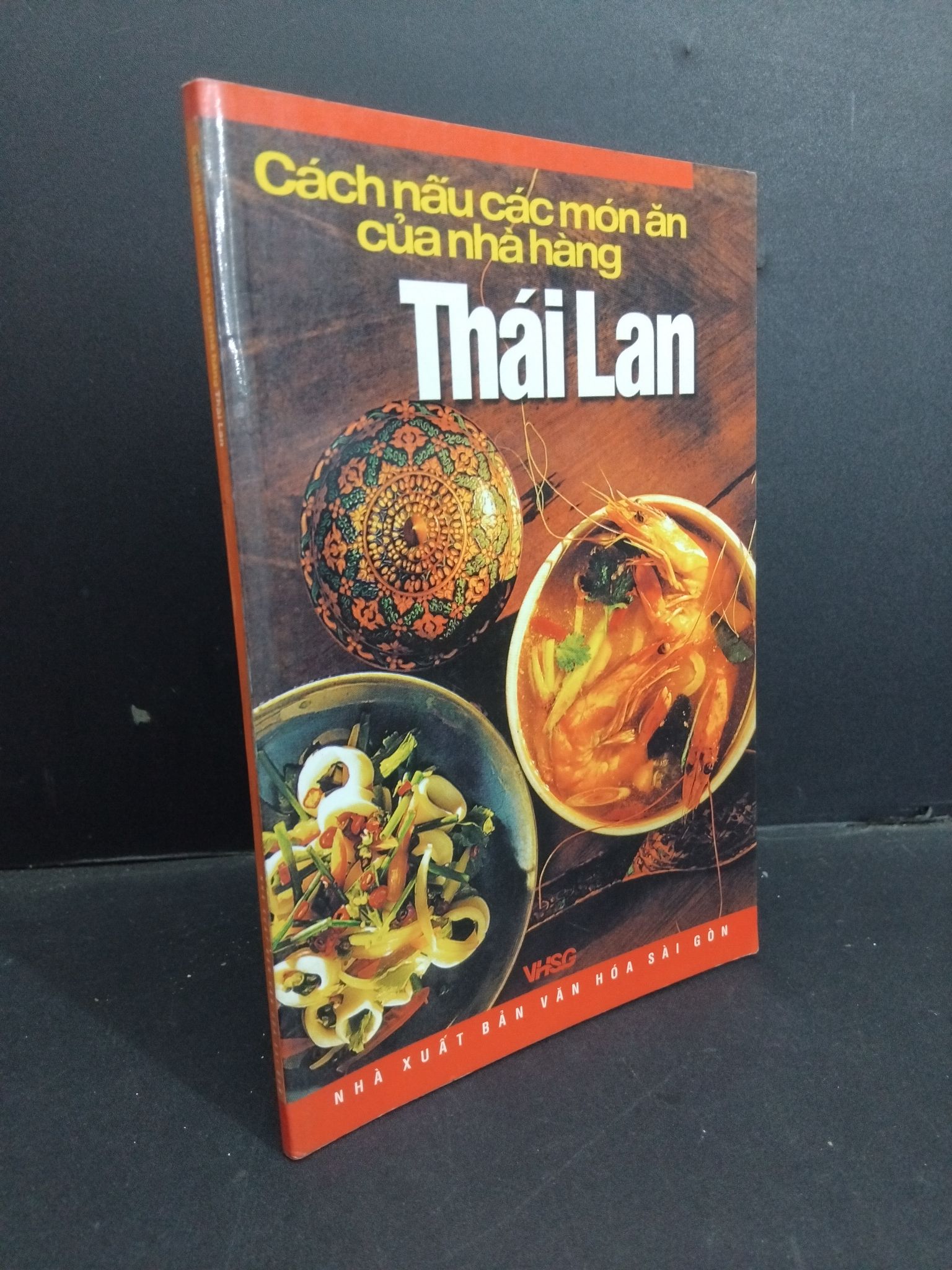 Cách nấu các món ăn của nhà hàng Thái Lan ( sách màu) mới 90% bẩn bìa 2006 HCM1001 Phạm Huy Kỳ KỸ NĂNG