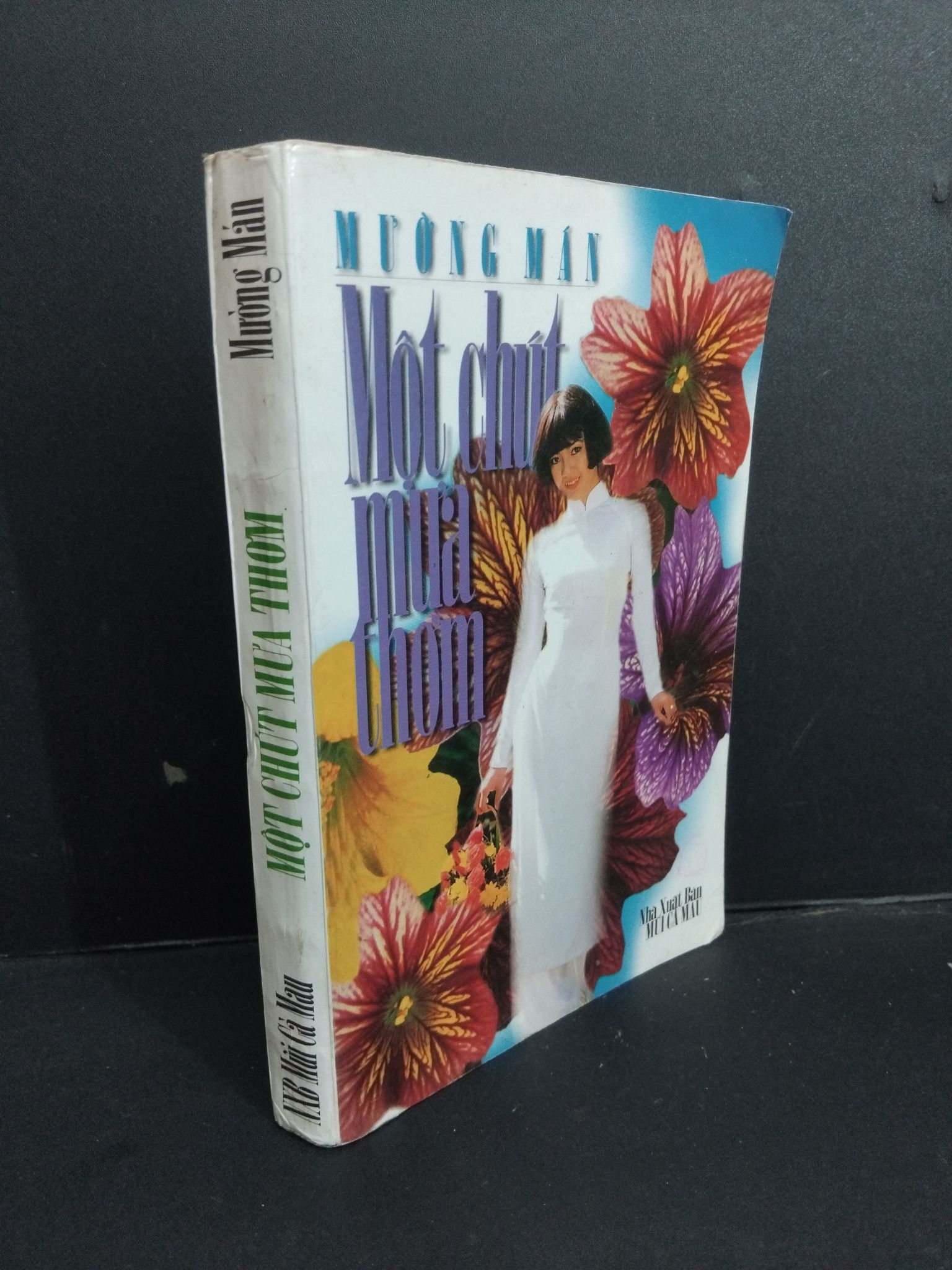 Một chút mưa thơm mới 70% ố vàng gấp góc 1997 HCM1001 Mường Mán VĂN HỌC