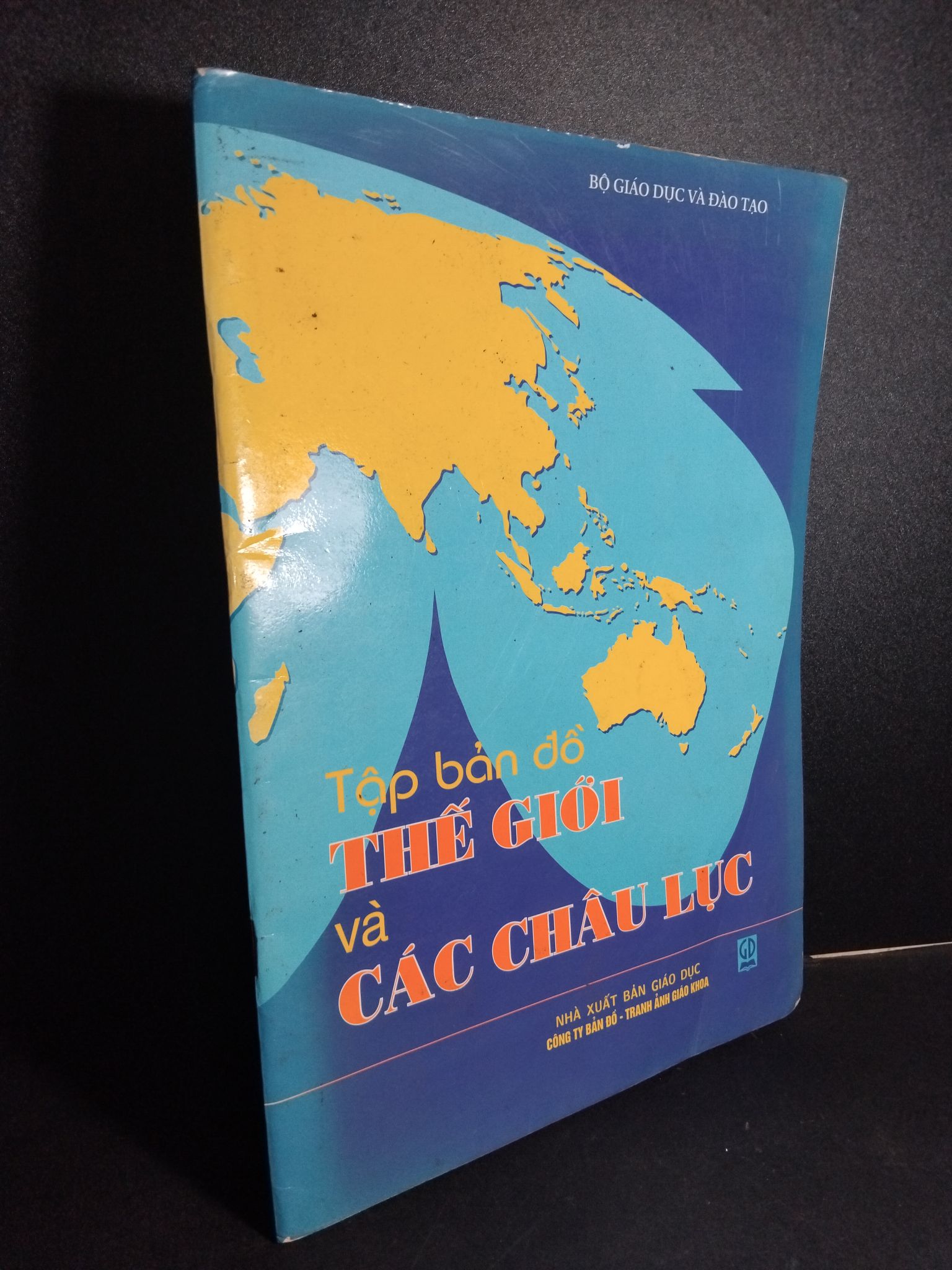 Tập bản đồ thế giới và các châu lục mới 80% ố gấp góc 2006 HCM1001 GIÁO TRÌNH, CHUYÊN MÔN