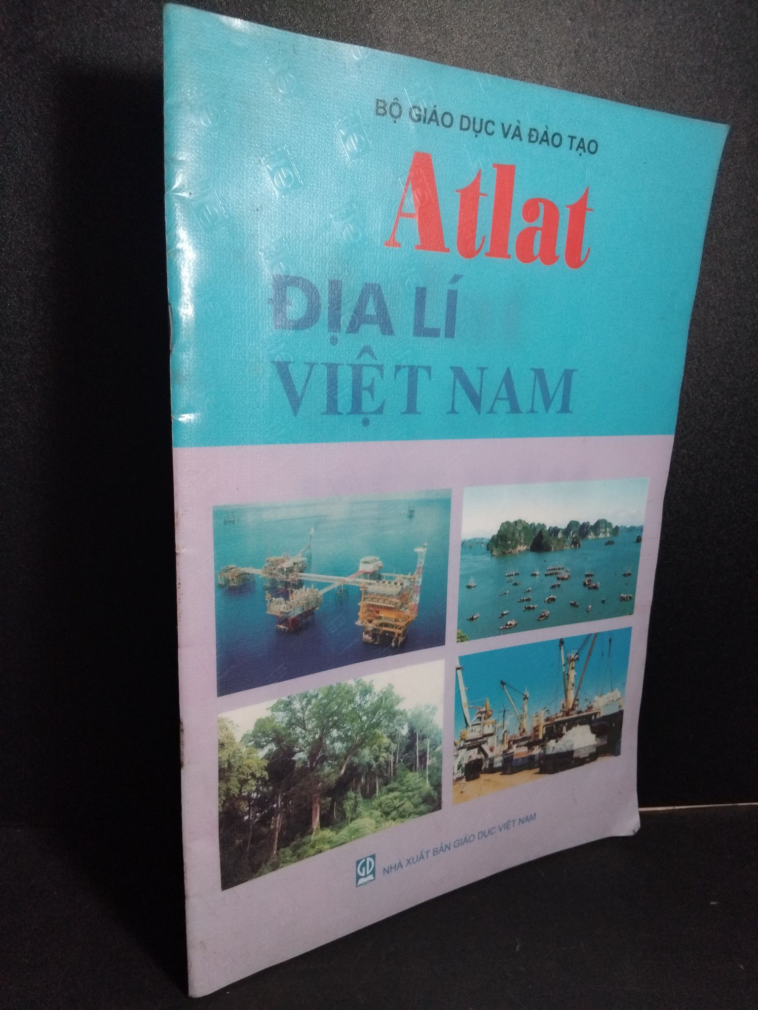 Atlat địa lí Việt Nam mới 80% bẩn bìa, ố nhẹ, có chữ viết trang đầu 2015 HCM2101 Bộ Giáo Dục và Đào Tạo GIÁO KHOA
