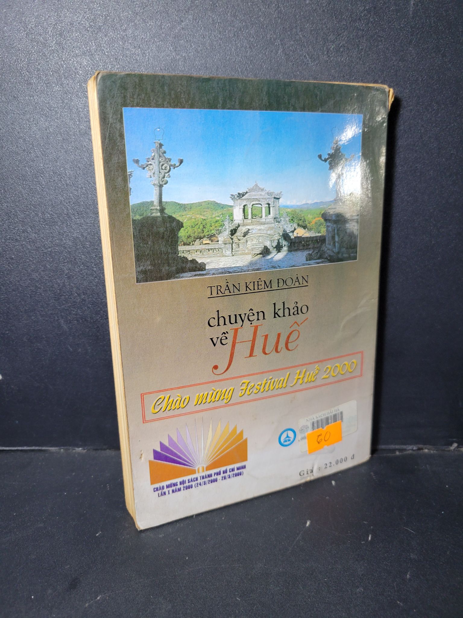 Chuyện khảo về Huế mới 80% ố vàng 2000 HCM1001 Trần Kiêm Đoàn VĂN HỌC