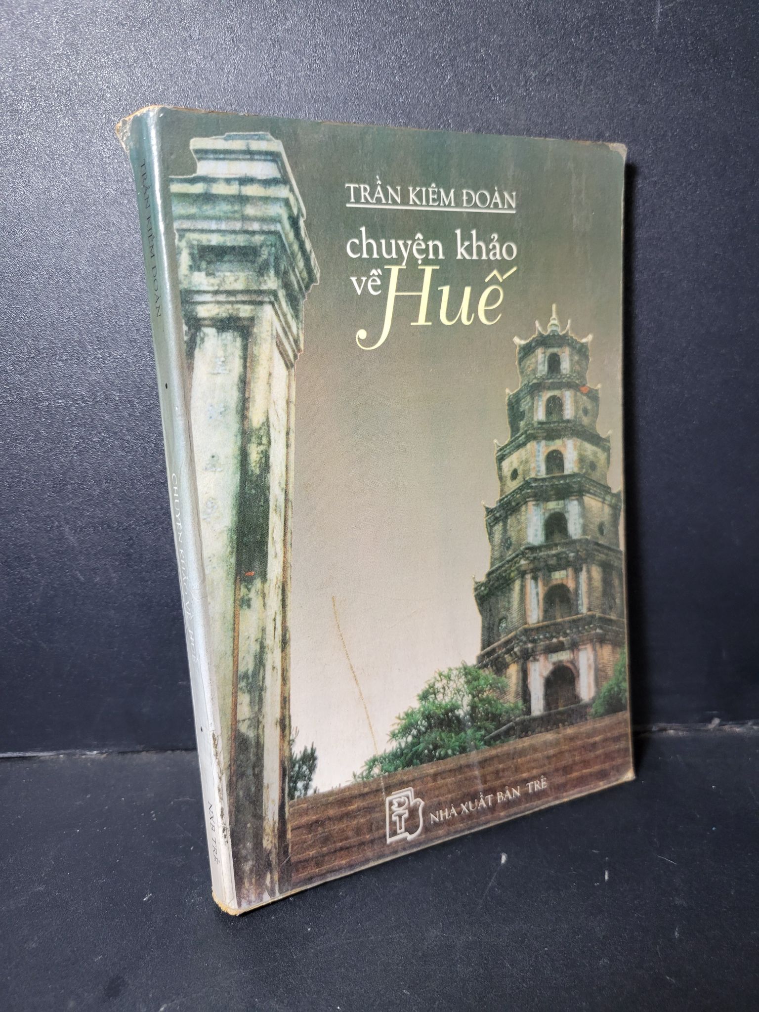 Chuyện khảo về Huế mới 80% ố vàng 2000 HCM1001 Trần Kiêm Đoàn VĂN HỌC