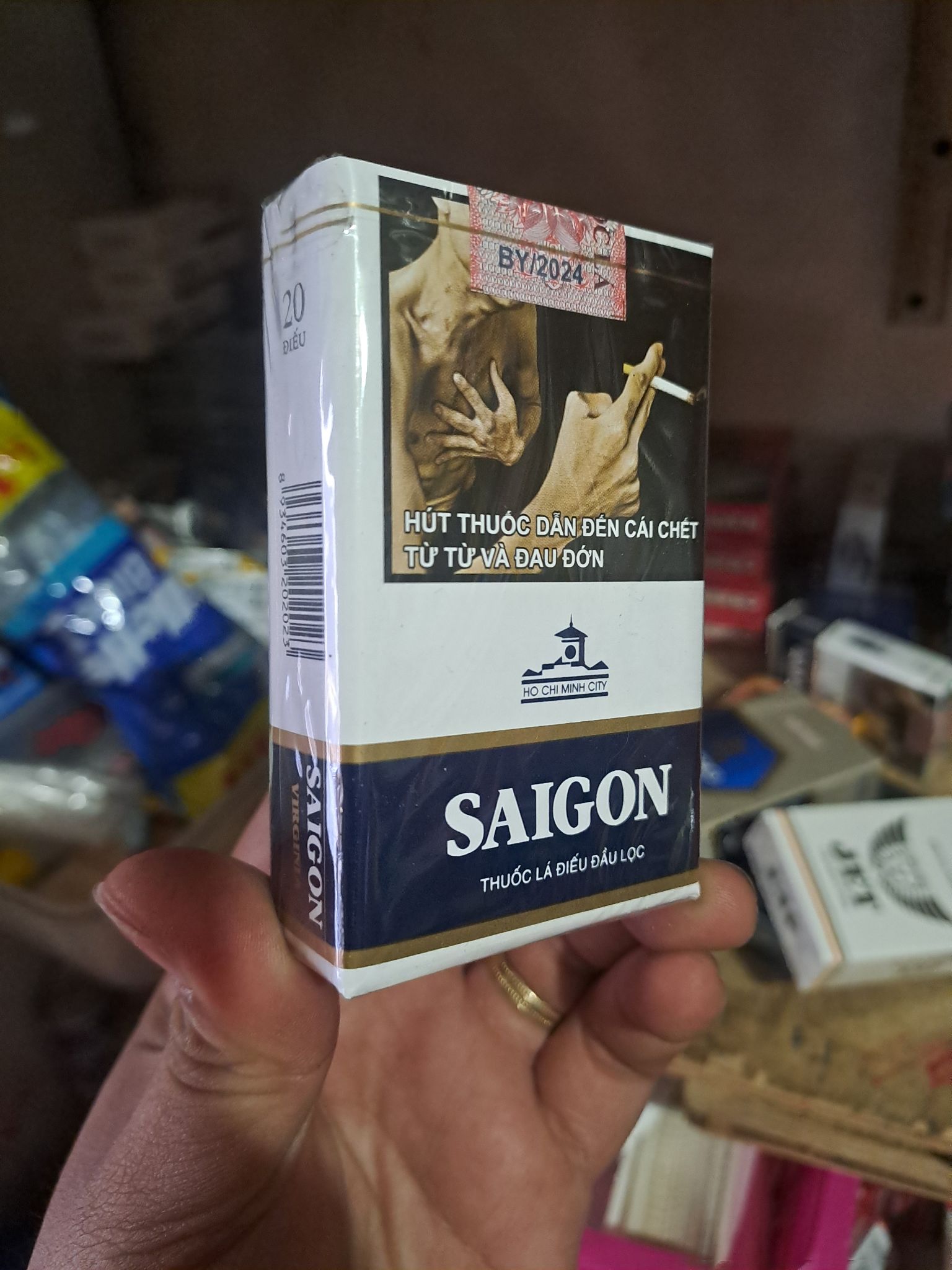 Thuốc lá Saigon giấy xanh gói 20 điếu