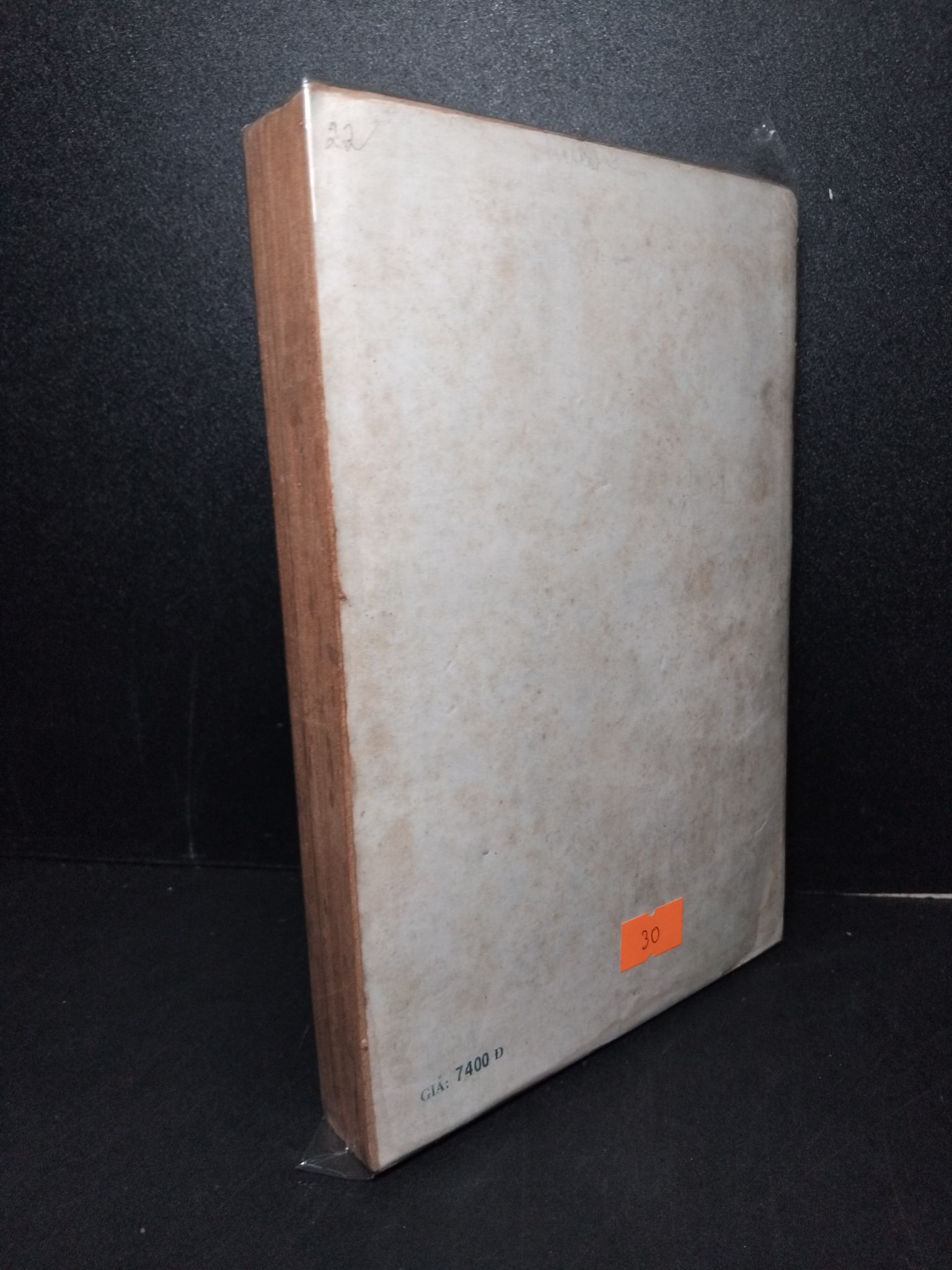 Các hung thần lên cơn khát mới 60% bẩn bìa, ố vàng, tróc gáy Anatole France HCM2603 VĂN HỌC