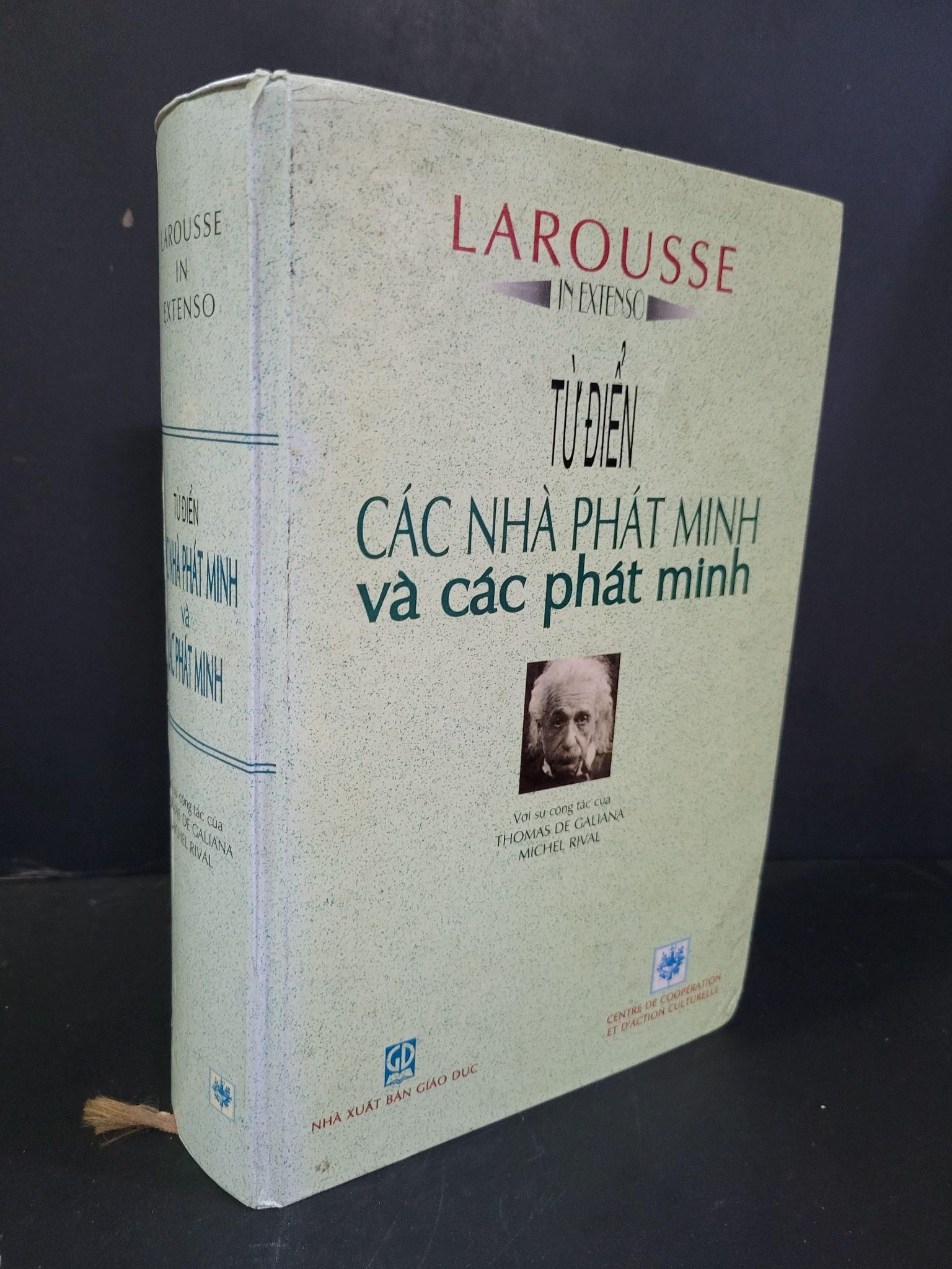 Từ điển các nhà phát minh và các phát minh (bìa cứng) mới 80% bẩn bìa, ố nhẹ, có chữ ký 2002 Larousse In Extenso HCM3004 GIÁO KHOA