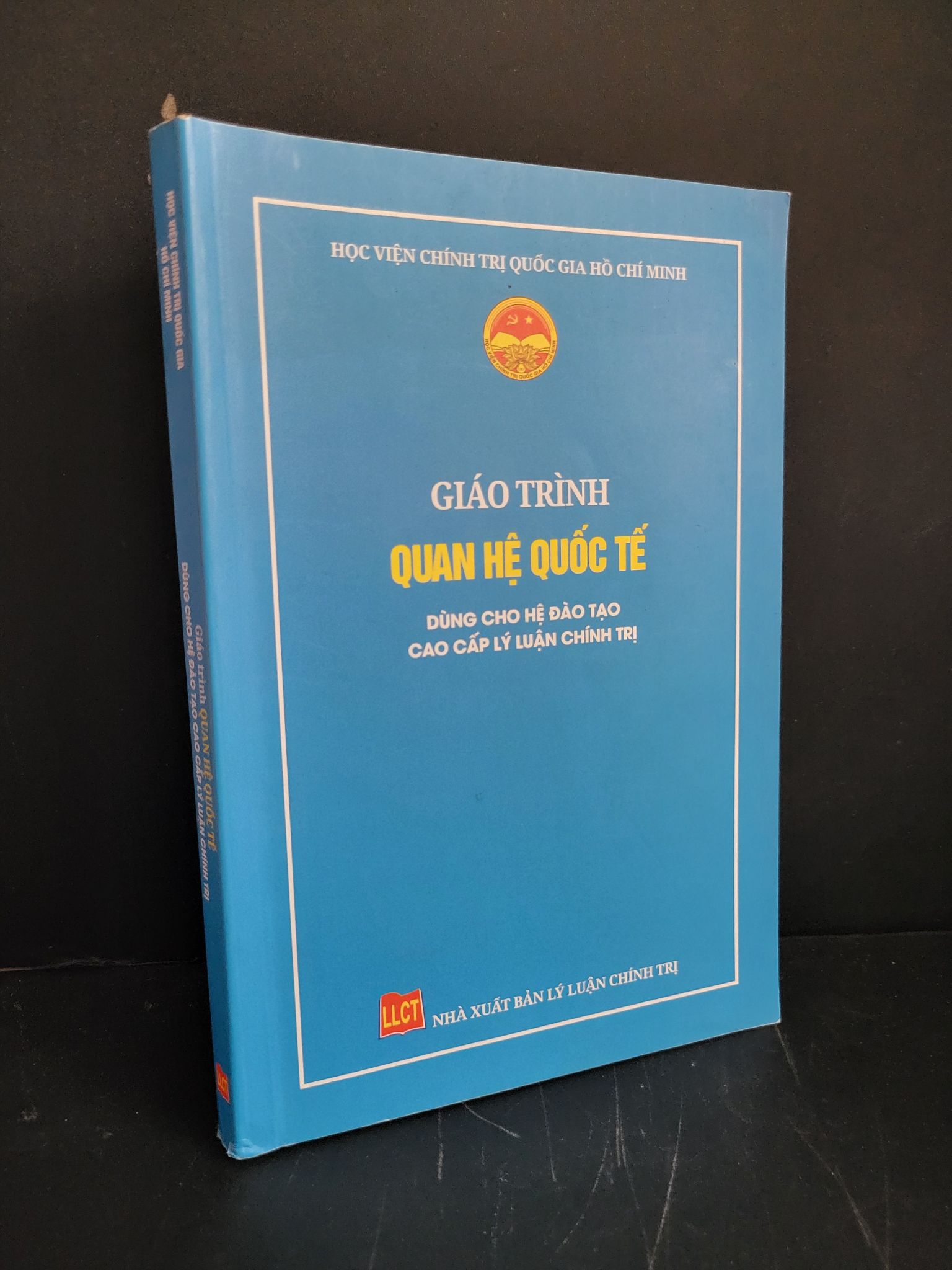 Giáo trình quan hệ quốc tế dùng cho hệ đào tạo cao cấp lý luận chính trị mới 80% bẩn nhẹ, highlight, gạch chân, có chữ viết 2022 Học viện chính trị quốc gia Hồ Chí Minh HCM3004 GIÁO TRÌNH, CHUYÊN MÔN