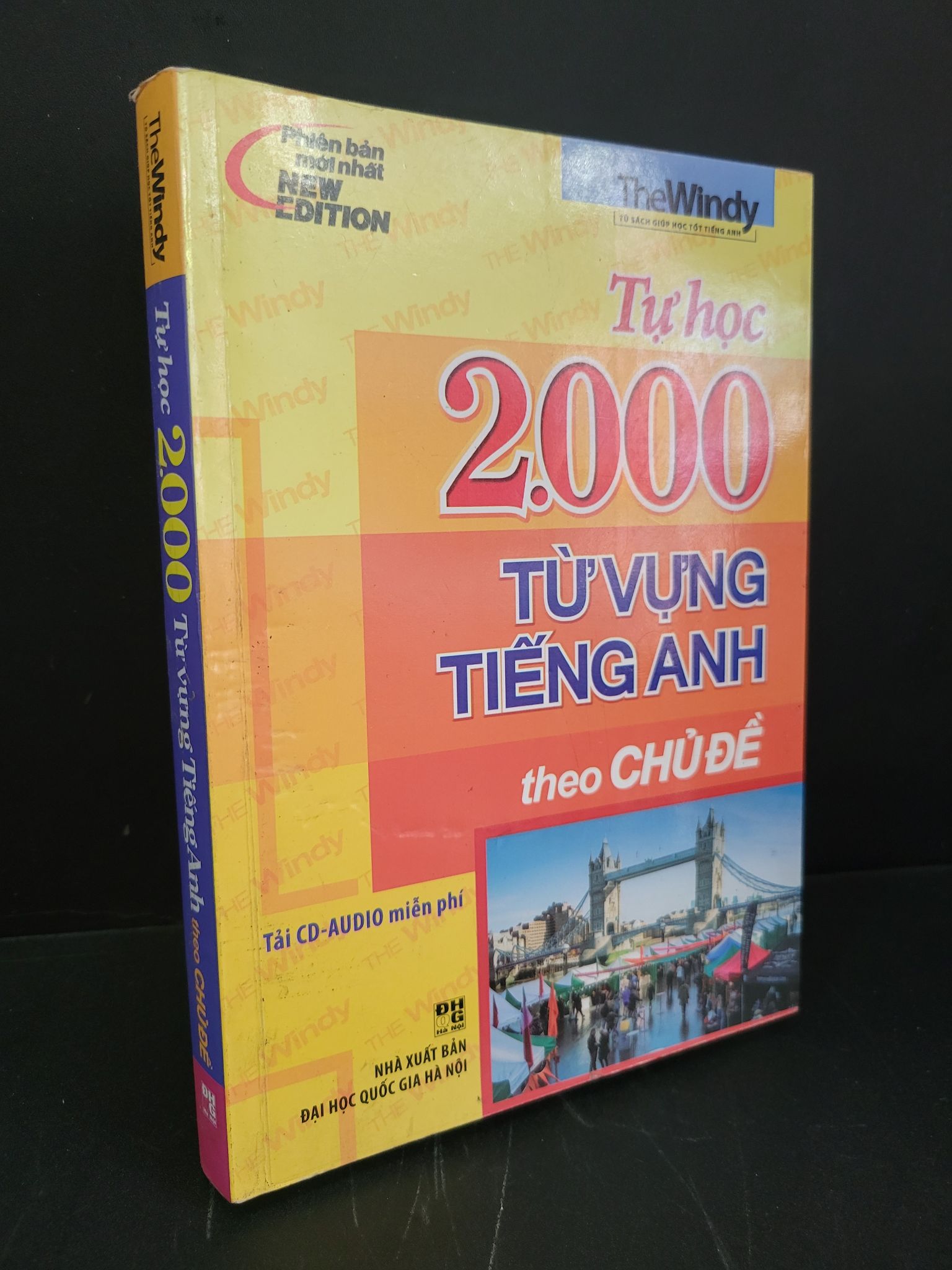 Tự học 2000 từ vựng tiếng anh theo chủ đề mới 90% bẩn nhẹ, có chữ viết 2014 Emily HCM3004 HỌC NGOẠI NGỮ