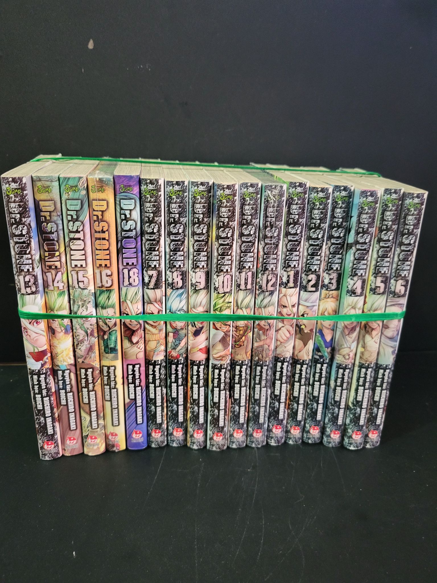 Bộ 17 cuốn Dr.Stone (tập 1,2,3,4,5,6,7,8,9,10,11,12,13,14,15,16,18) mới 90% bẩn nhẹ Riichiro Inagaki HCM3004 TRUYỆN TRANH