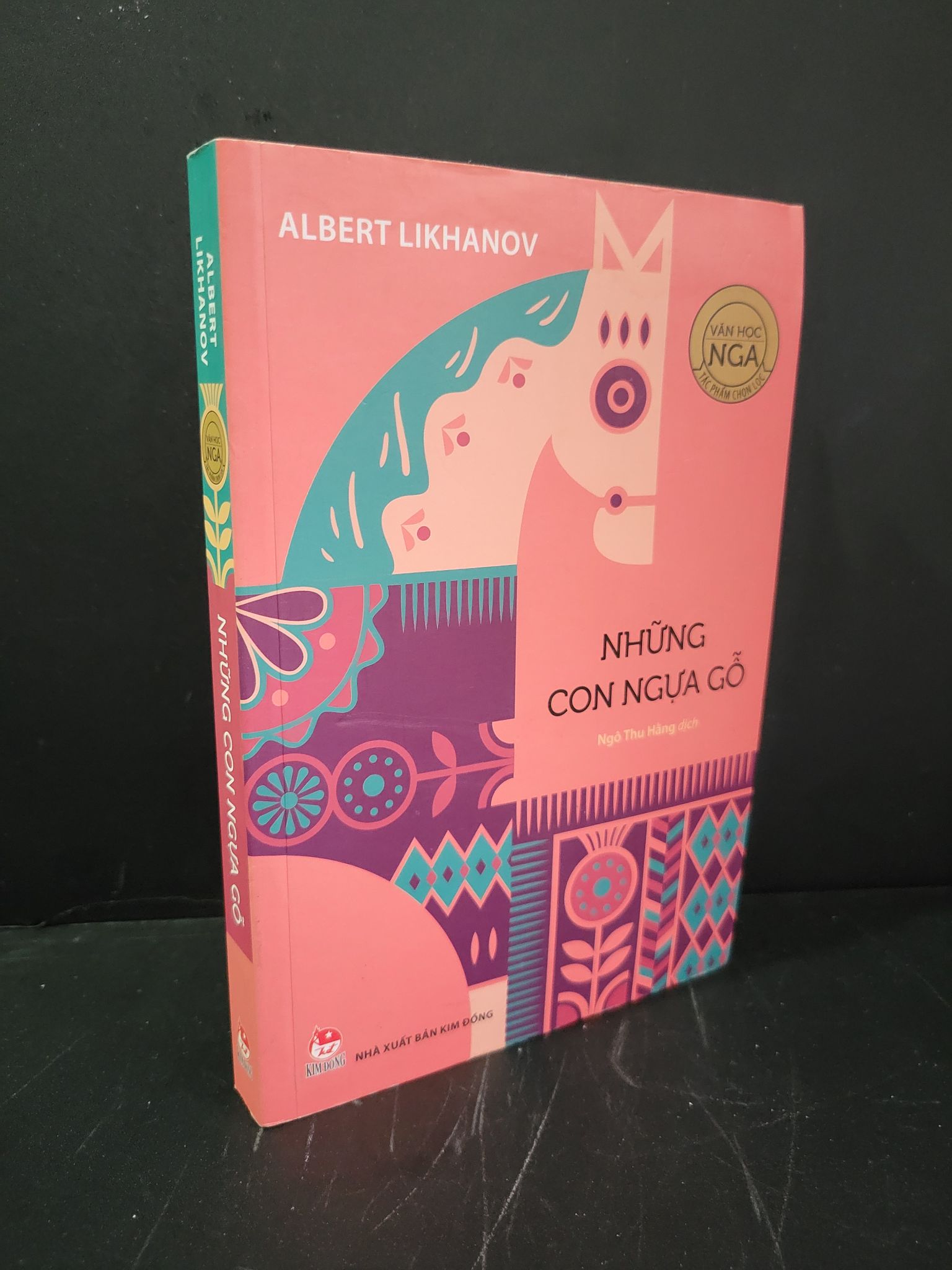 Những con ngựa gỗ mới 90% bẩn nhẹ, có chữ ký 2019 Albert Likhanov HCM3004 VĂN HỌC