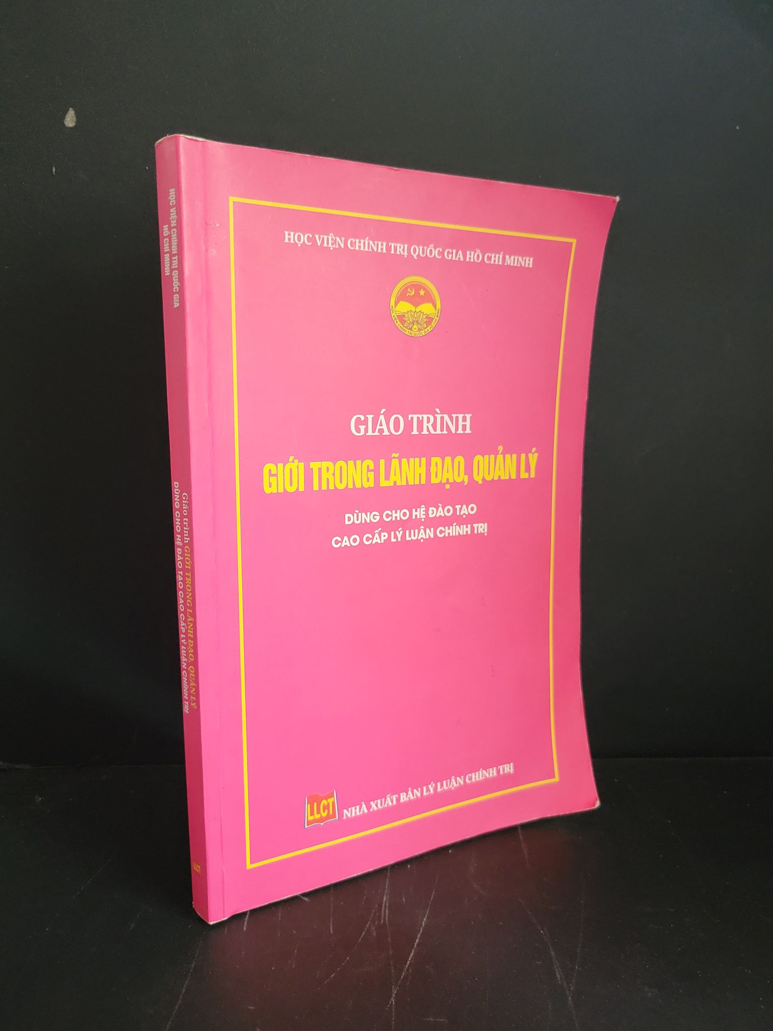 Giáo trình giới trong lãnh đạo quản lý dùng cho hệ đào tạo cao cấp lý luận chính trị mới 80% bẩn nhẹ, có chữ viết 2022 Học viện chính trị quốc gia Hồ Chí Minh HCM3004 GIÁO TRÌNH, CHUYÊN MÔN