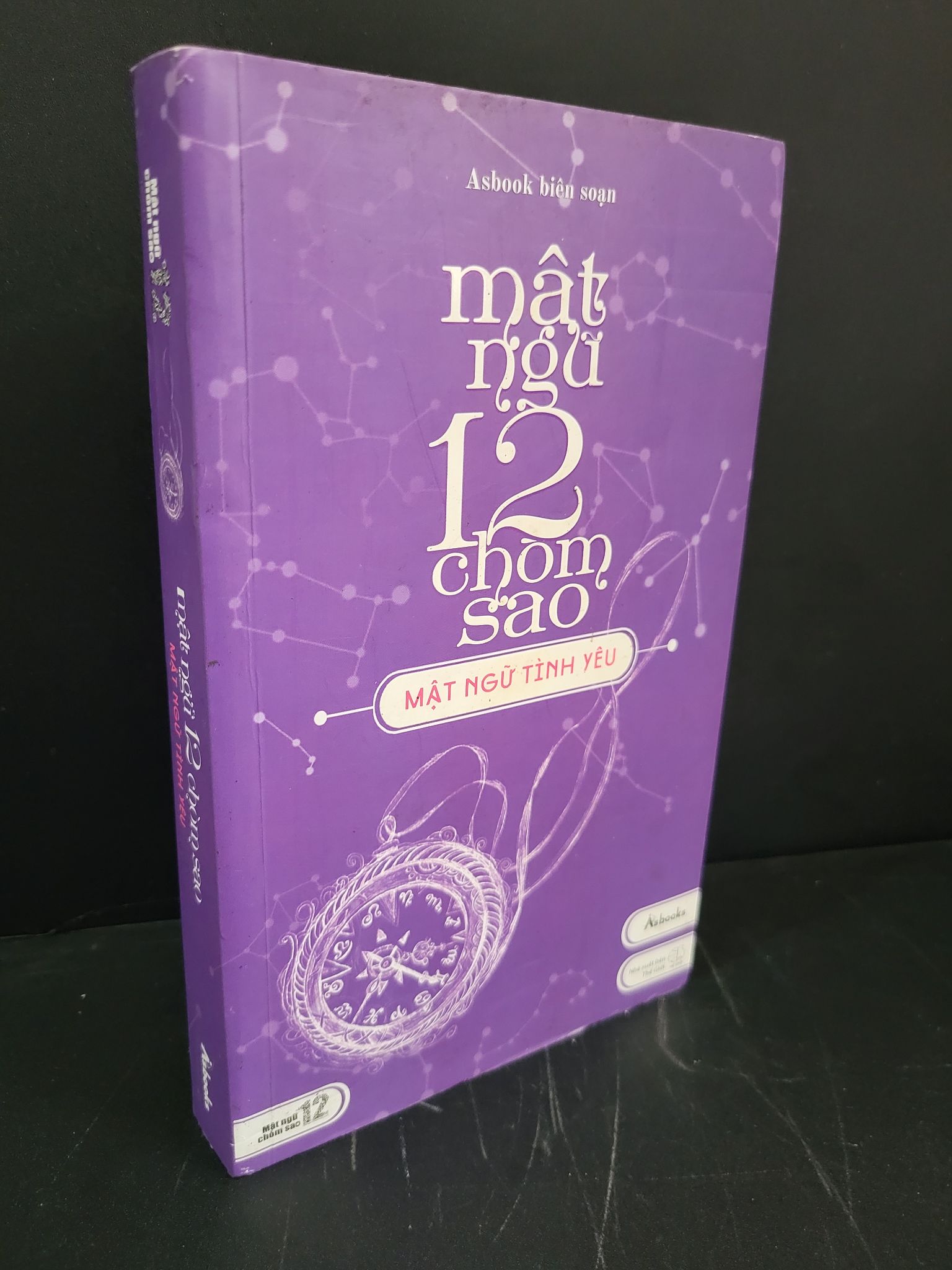 Mật ngữ 12 chòm sao mật ngữ tình yêu mới 90% ố nhẹ 2017 Asbooks HCM3004 VĂN HỌC