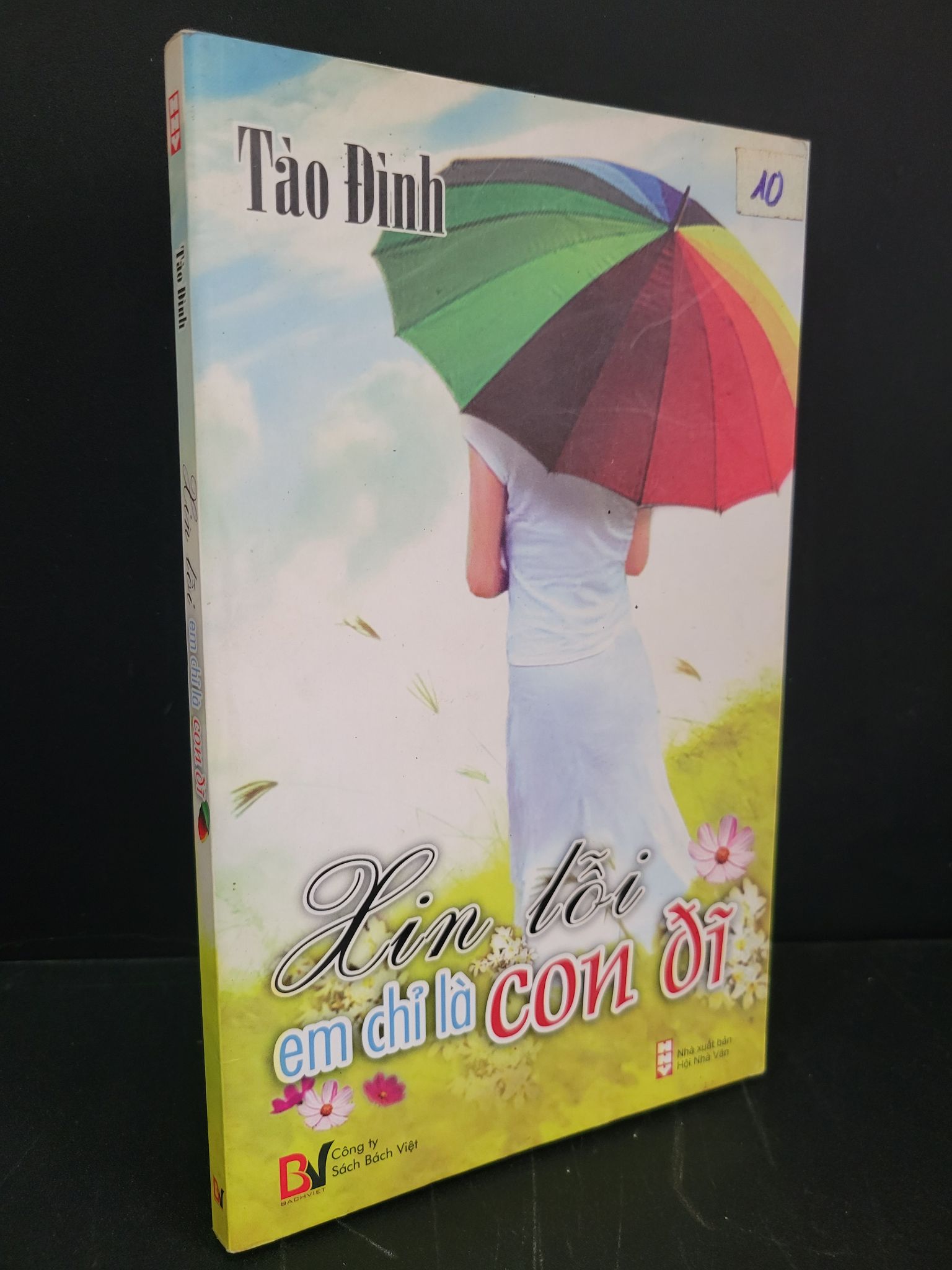 Xin lỗi em chỉ là con đĩ mới 90% bẩn nhẹ 2010 Tào Đình HCM3004 VĂN HỌC