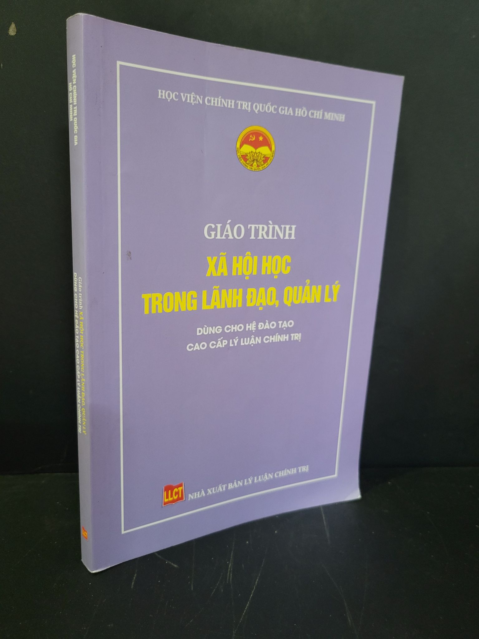 Giáo trình xã hội học trong lãnh đạo quản lý dùng cho hệ đào tạo cao cấp lý luận chính trị mới 80% bẩn bìa, ố nhẹ, có chữ viết, gạch chân 2022 Học viện chính trị quốc gia Hồ Chí Minh HCM3004 GIÁO TRÌNH, CHUYÊN MÔN