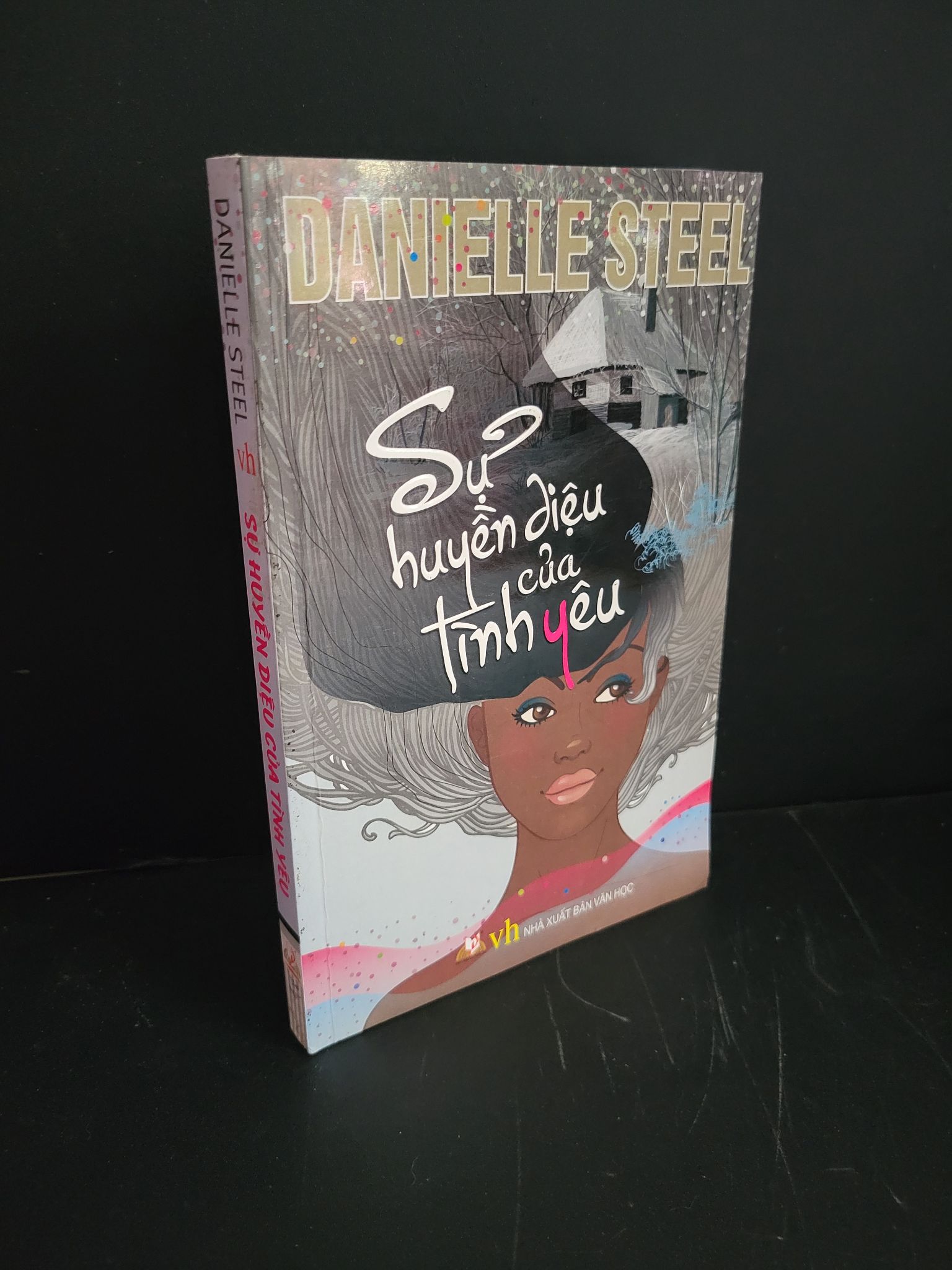 Sự huyền diệu của tình yêu mới 90% bẩn nhẹ 2014 Danielle Steel HCM3004 VĂN HỌC