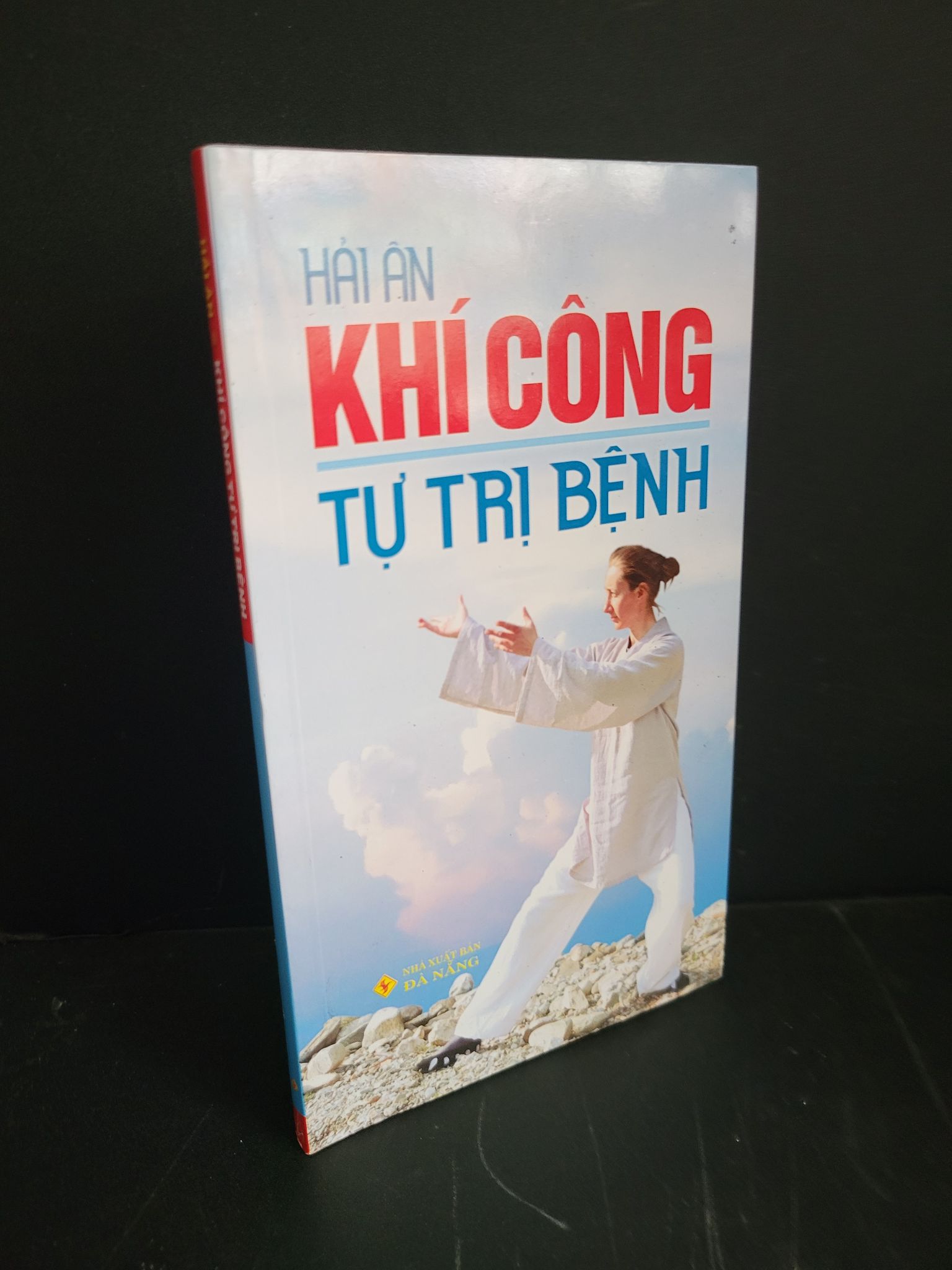 Khí công tự trị bệnh mới 90% bẩn nhẹ 2018 Hải Ân HCM3004 SỨC KHỎE - THỂ THAO
