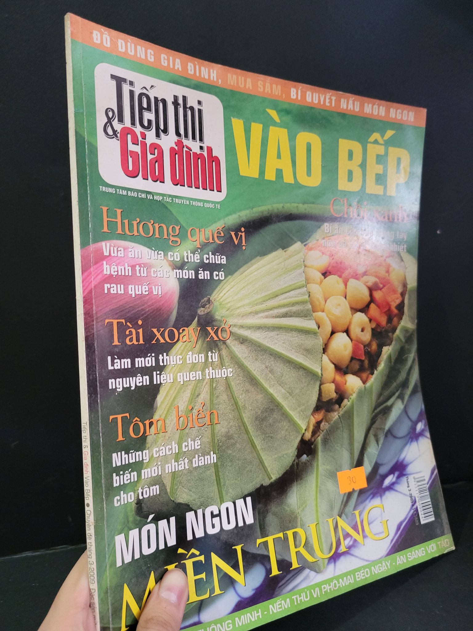 Tiếp thị và gia đình vào bếp Chuyên đề thàng 3 - 2009 Đặc sản miền Trung mới 90% bẩn bìa, tróc gáy, ố nhẹ HCM3004 TẠP CHÍ, THIẾT KẾ, THỜI TRANG