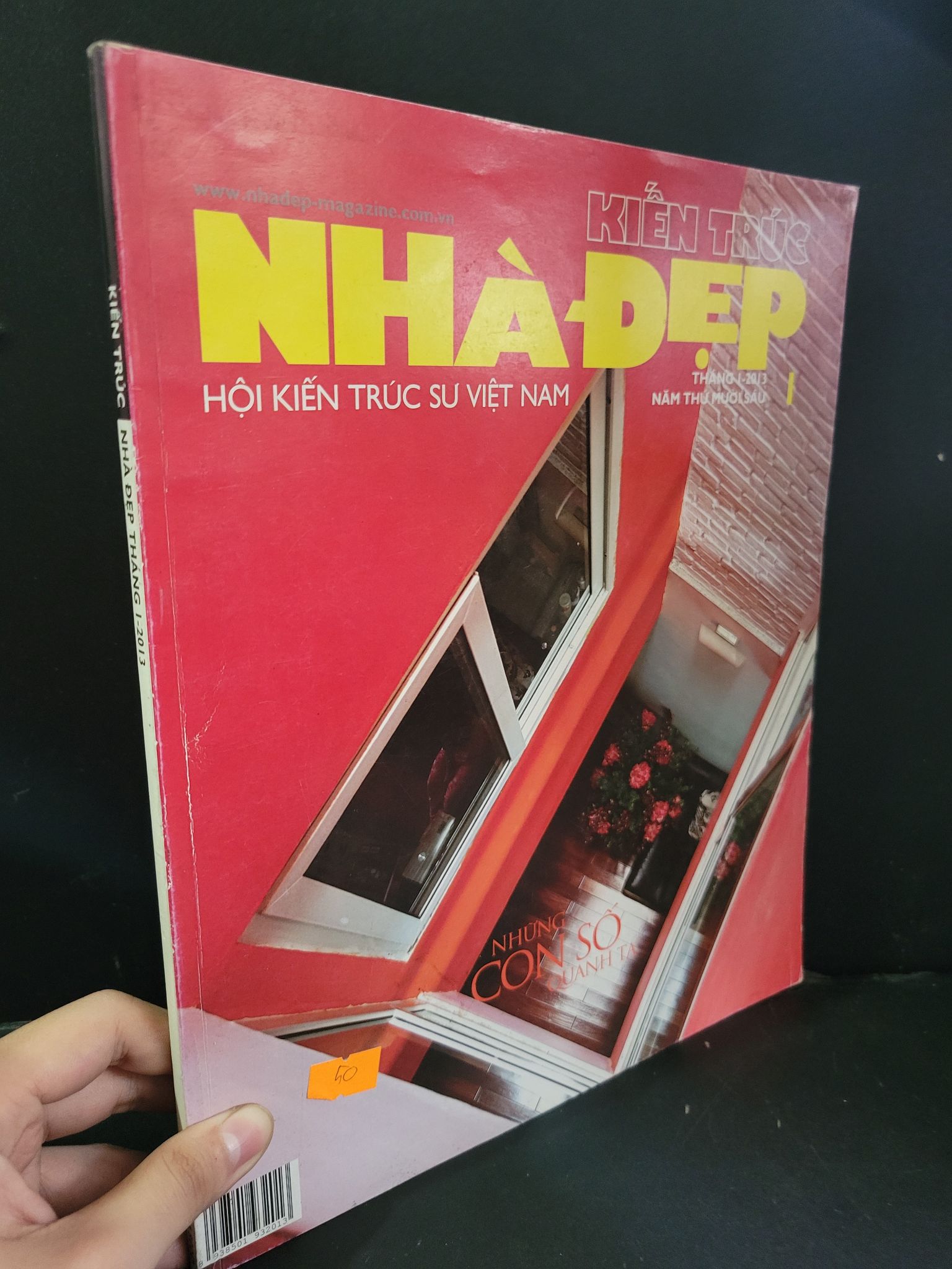 Kiến trúc nhà đẹp tháng 1 - 2013 mới 90% bẩn bìa, ố nhẹ, tróc gáy Hội kiến trúc sư Việt Nam HCM3004 TẠP CHÍ, THIẾT KẾ, THỜI TRANG
