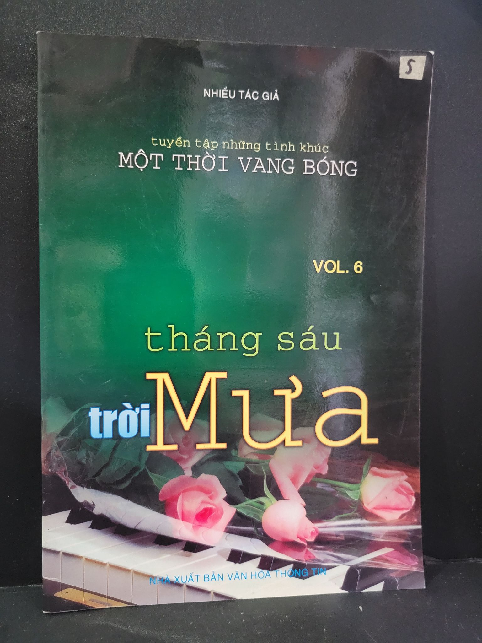 Tháng sáu trời mưa mới 90% bẩn nhẹ 2007 Nhiều tác giả HCM3004 GIÁO TRÌNH, CHUYÊN MÔN