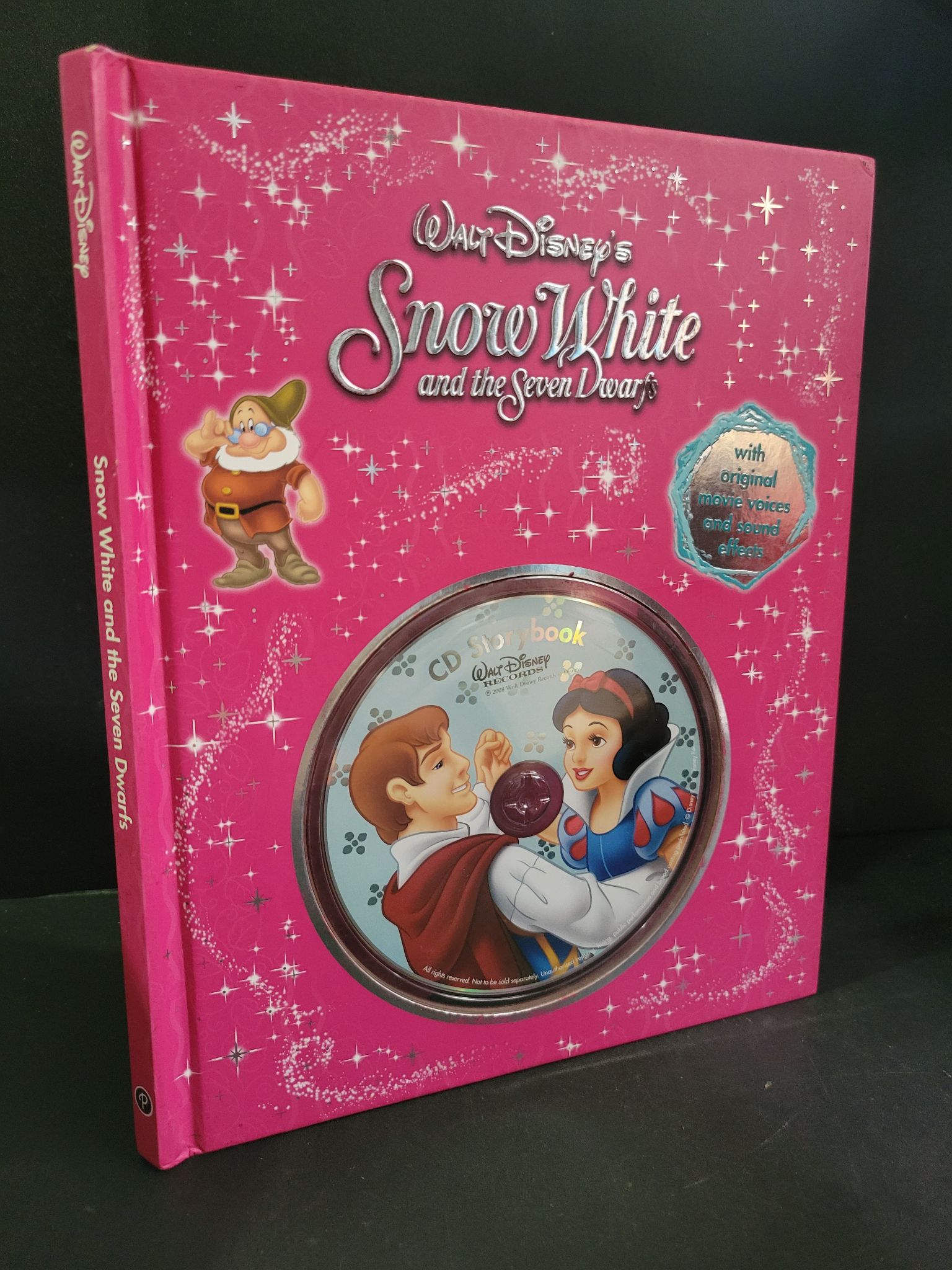 Snow white and the seven Dwarfs (bìa cứng, sách màu, kèm CD) mới 90% bẩn nhẹ, có chữ viết Walt Disney HCM3004 NGOẠI VĂN