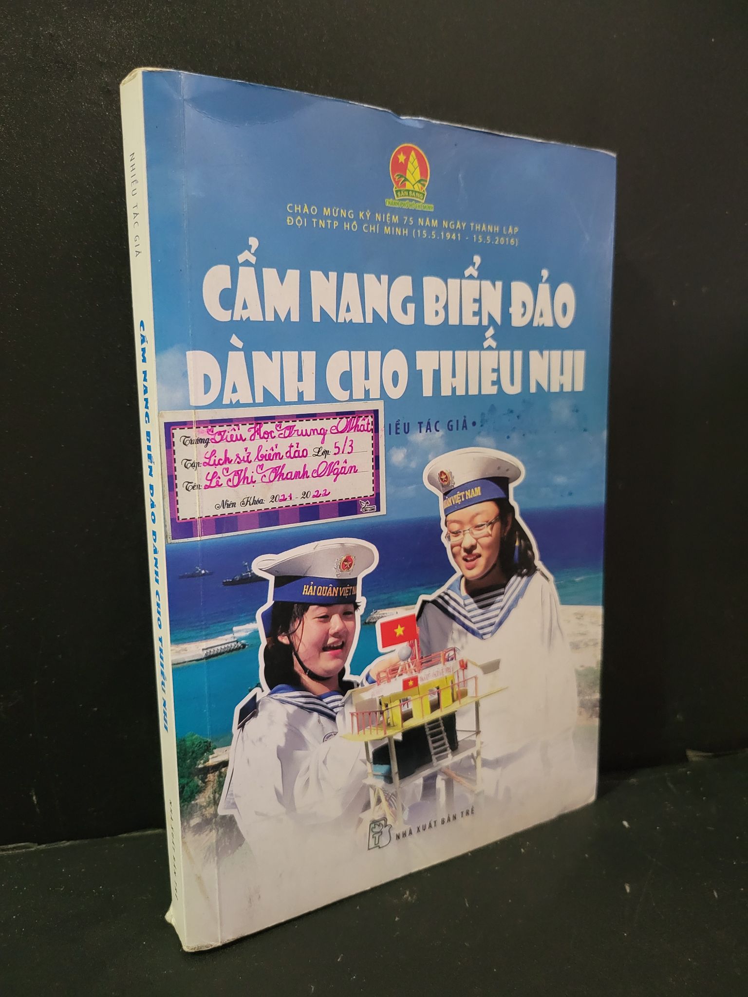 Cẩm nang biển đảo dành cho thiếu nhi mới 60% bẩn bìa, ố, dính trang, rách trang, có chữ viết 2015 Nhiều tác giả HCM3004 VĂN HỌC