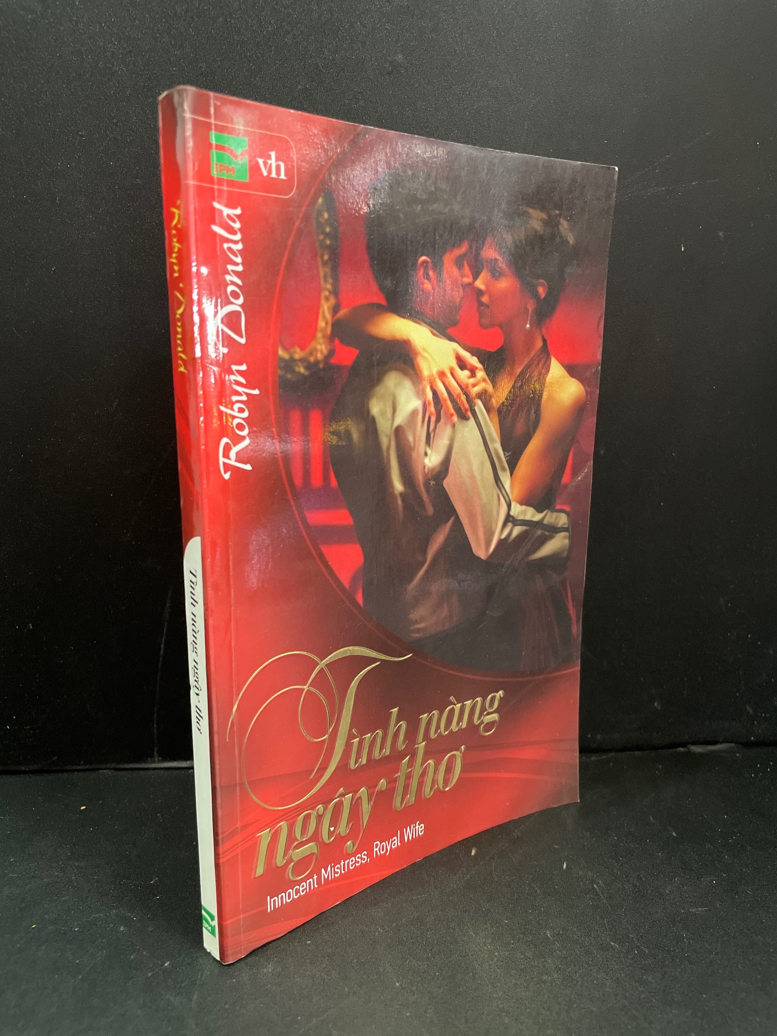 Tình nàng ngây thơ mới 90% bẩn bìa 2010 Robyn Donald HCM3004 VĂN HỌC