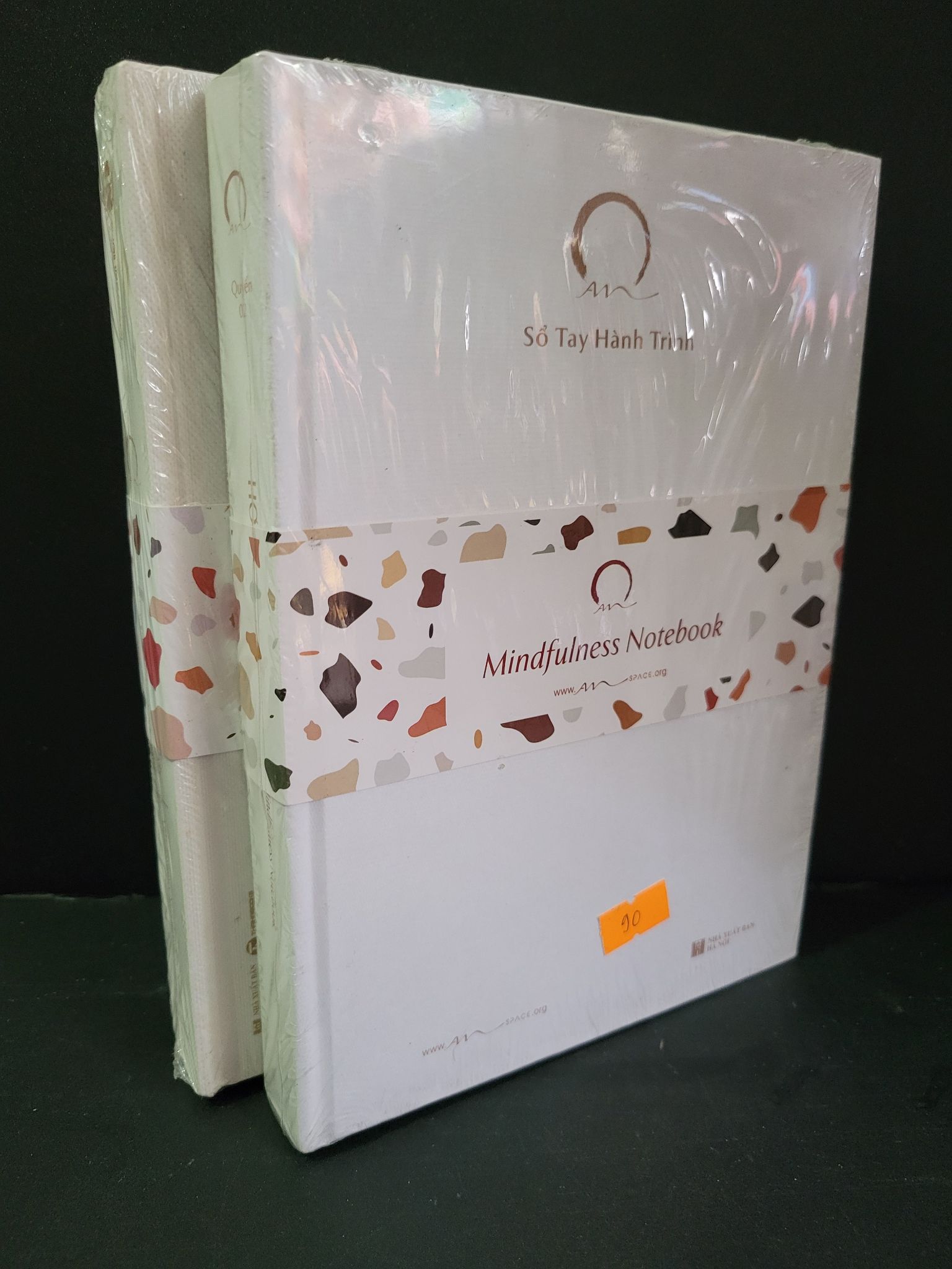 Sổ tay hành trình (bìa cứng) mới 95% bẩn nhẹ, có seal HCM3004 TÂM LINH - TÔN GIÁO - THIỀN