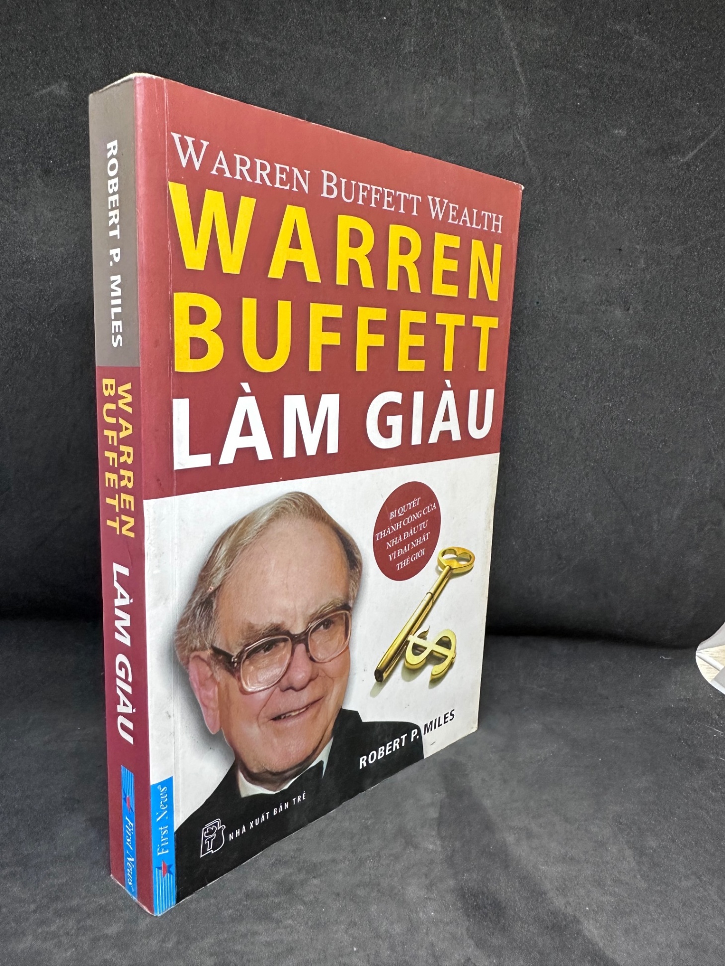 [Phiên Chợ Sách Cũ] Warren Buffett Làm Giàu - Robert P. Miles 2204, 2011 SBM