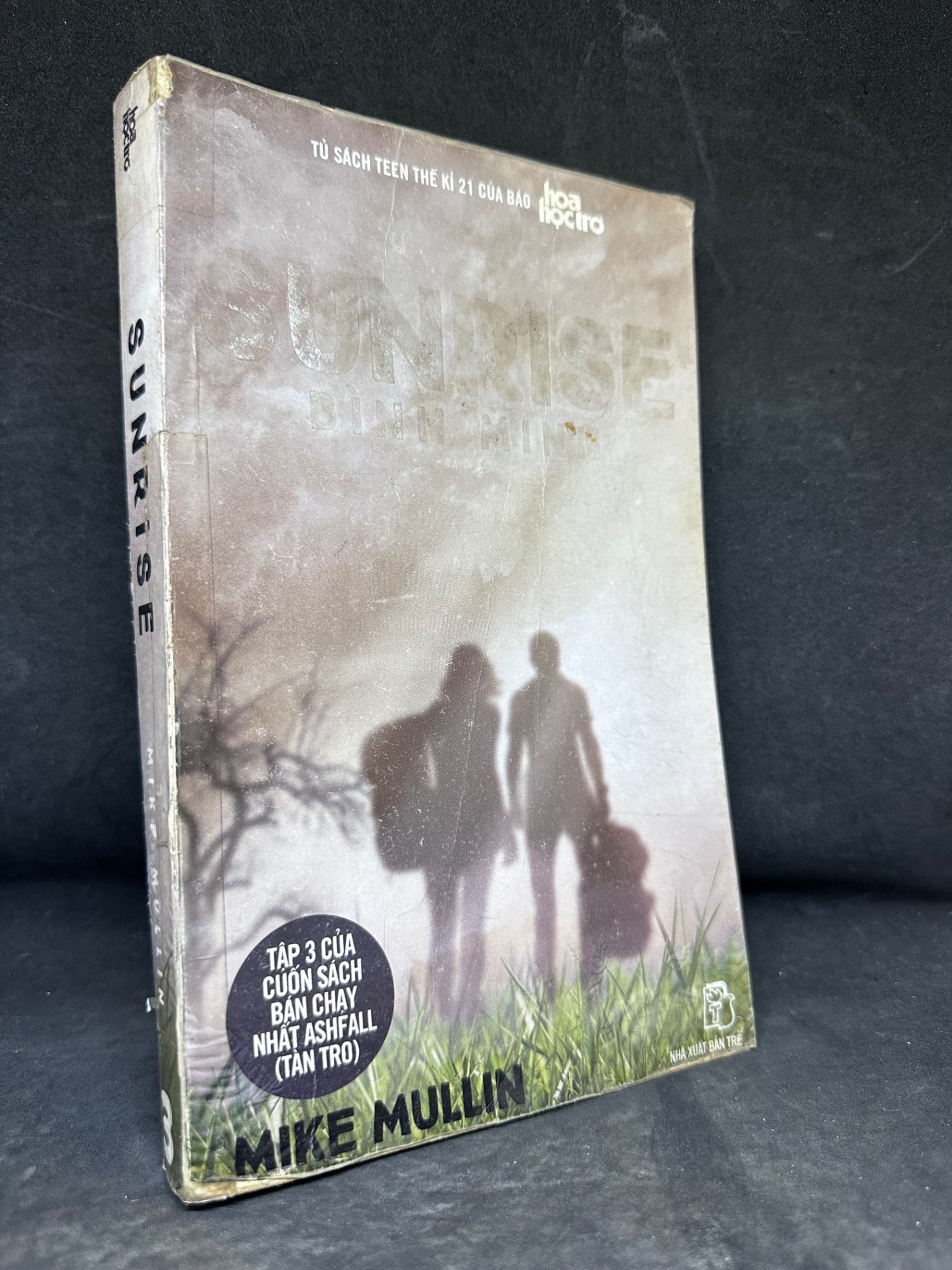 [Phiên Chợ Sách Cũ] Sunrise - Bình Minh - Tập 3 của cuốn sách bán chạy Tàn Tro, Hoa Học Trò - Mike Mullin 2804, 2015 SBM
