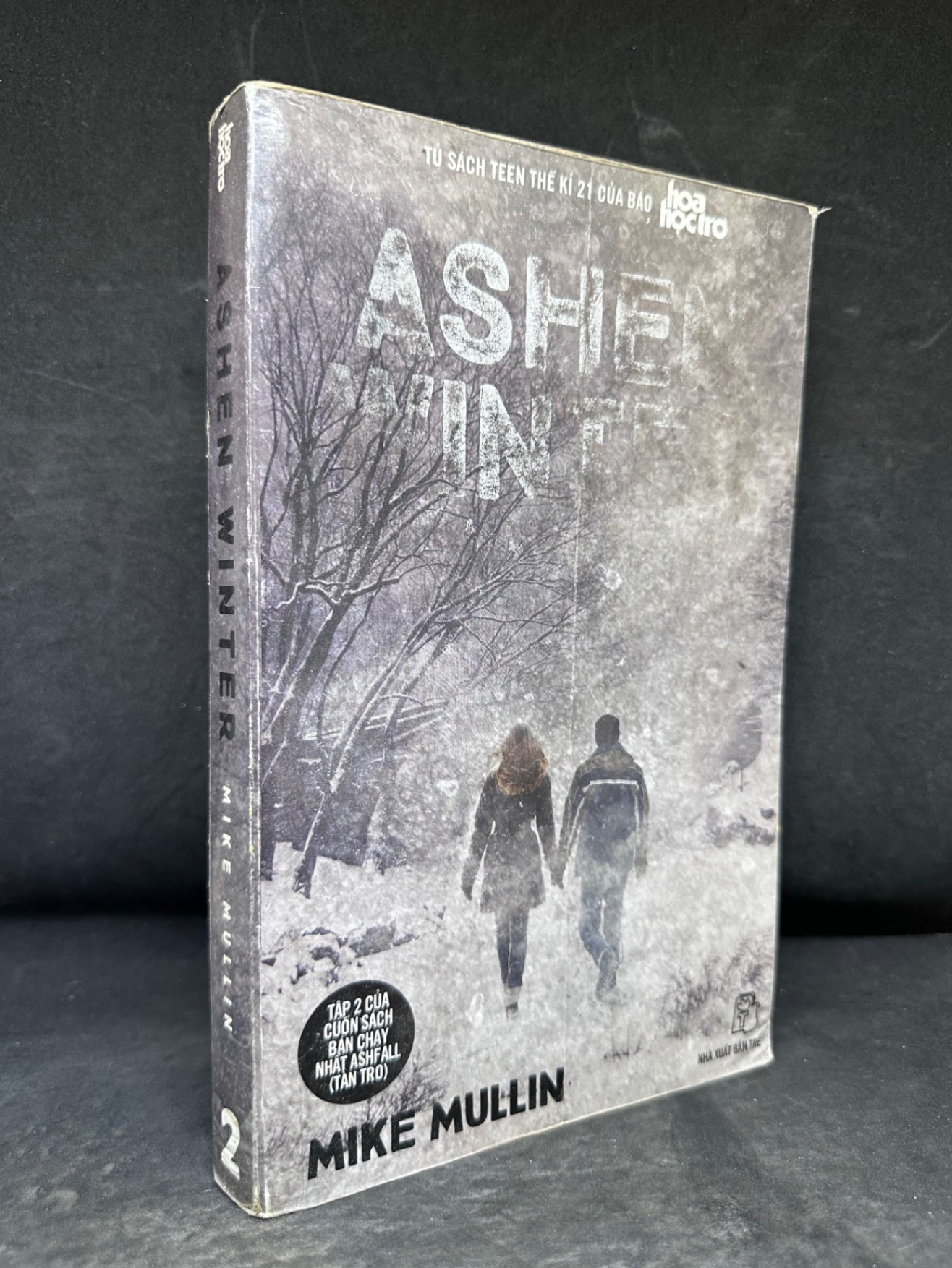 [Phiên Chợ Sách Cũ] Ashen Winter - Mùa Đông Xám - Tập 2 của cuốn sách bán chạy Tàn Tro, Hoa Học Trò - Mike Mullin 2804, SBM