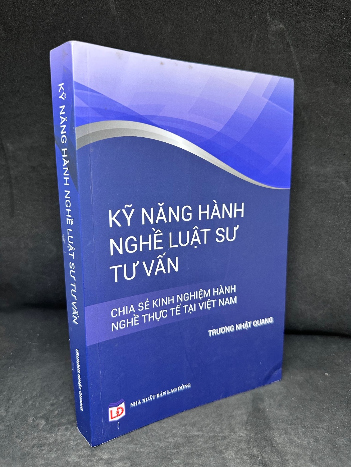 [Phiên Chợ Sách Cũ] Kỹ Năng Hành Nghề Luật Sư Tư Vấn - Trường Nhật Quang 2804, 2017 SBM