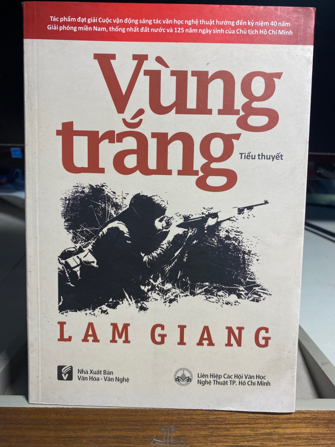 Vùng Trắng (tiểu thuyết)- Lam Giang- NXB Văn Hoá Văn Nghệ 2016-Sách lưu kho chưa qua sd STB1303
