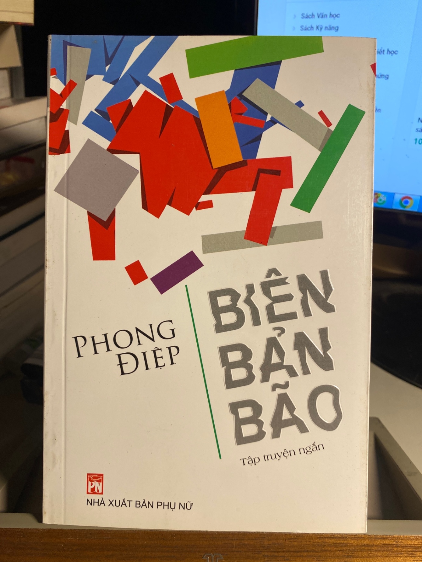 Biên Bản Bão-Tác giả: Phong Điệp -NXB Phụ Nữ 2015- Số trang: 223 Kích thước: 13.5 x 20,5cm Định dạng: Bìa mềm -Sách lưu kho chất lượng mới - Tập truyện ngắn STB1599