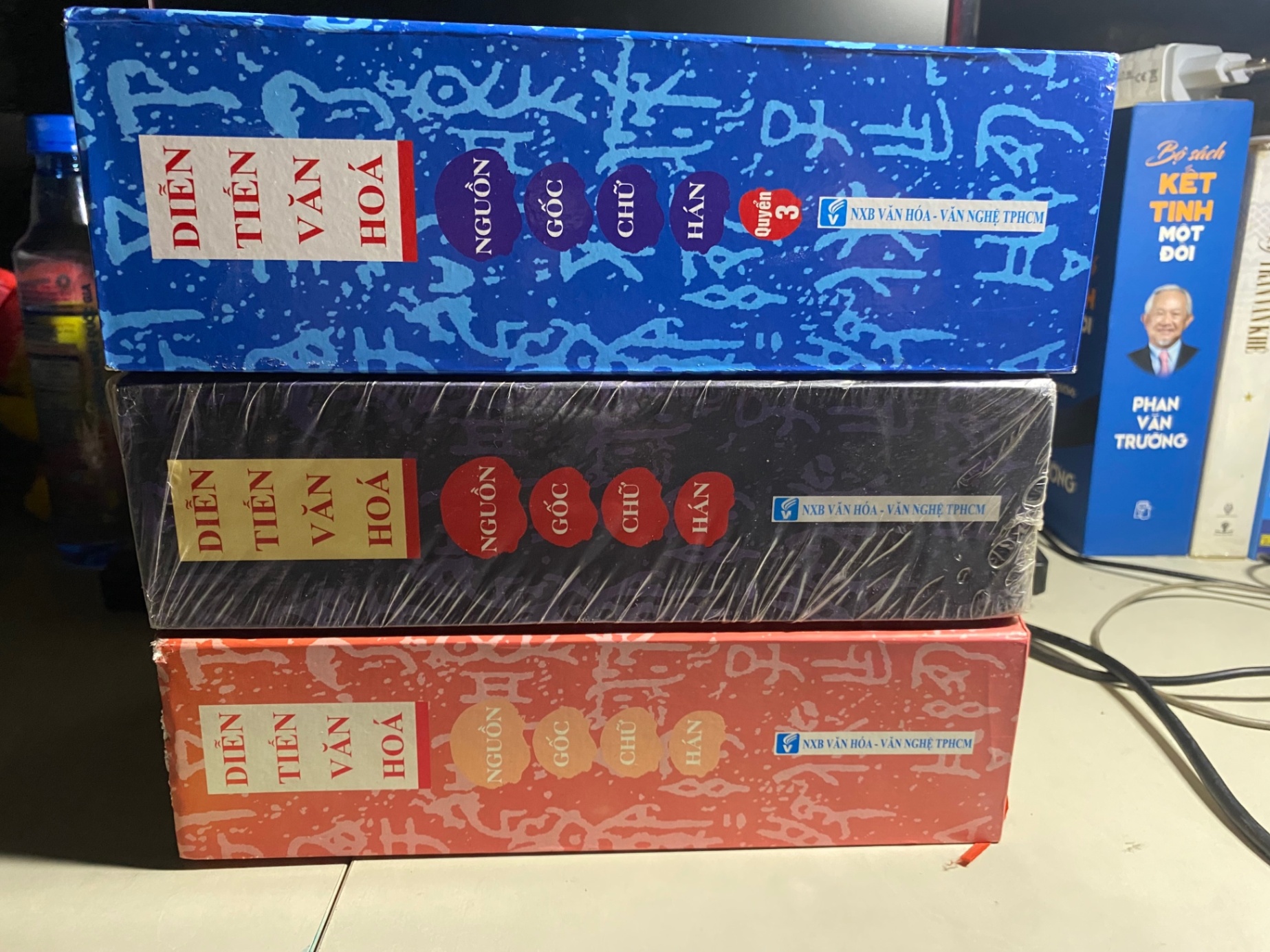 Diễn Tiến Văn Hóa Nguồn Gốc Chữ Hán-Bộ 3 tập- Tác giả :Nhiều Tác Giả- sách lưu kho chưa qua sử dụng, tập 2 đầu sách bị trầy như hình chụp STB802