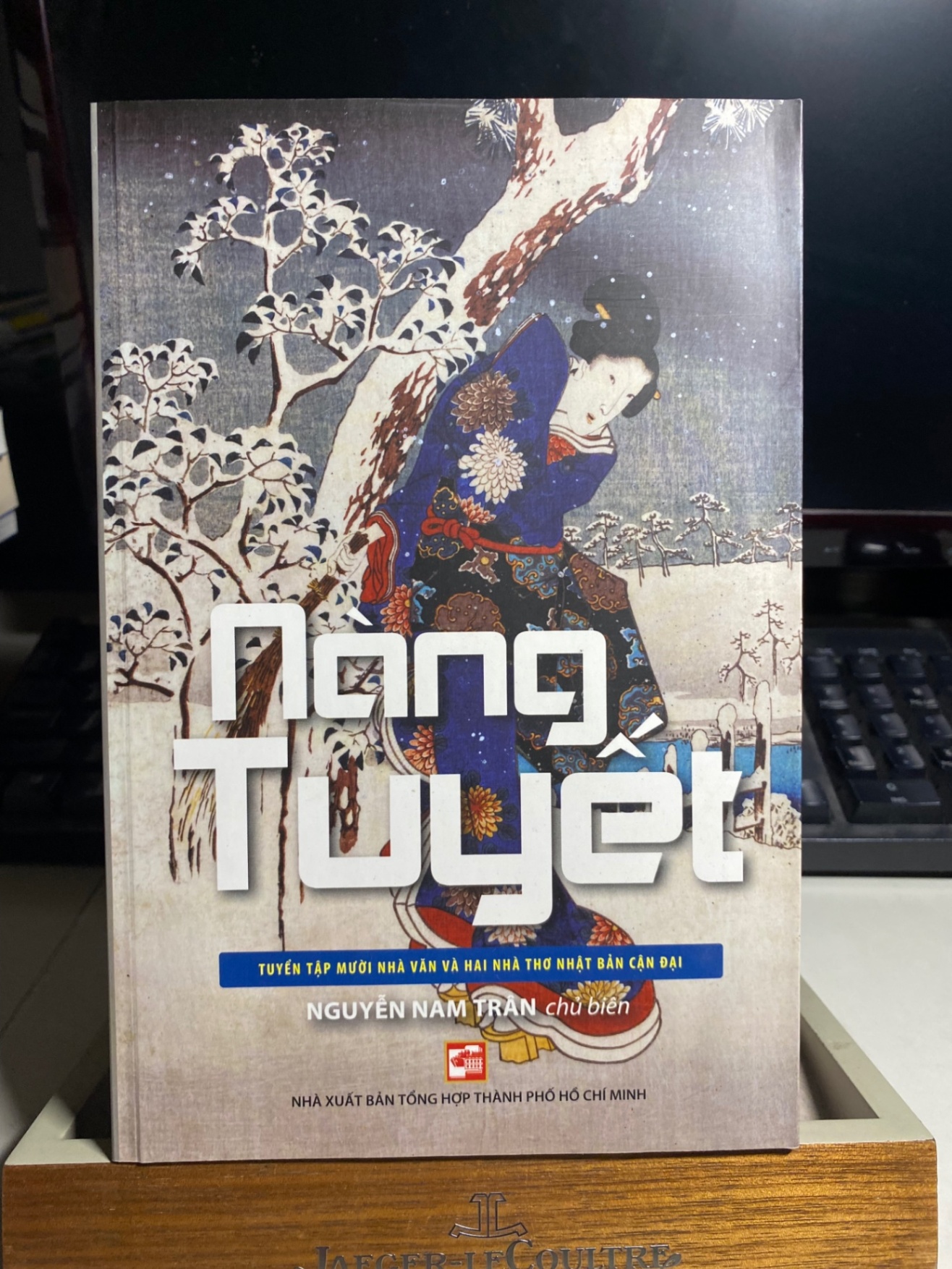 Nàng Tuyết-Tác giả: Nguyễn Nam Trân- NXB Tổng hợp TP.HCM -Năm XB:07-2016 -Trọng lượng (gr) 650 Kích Thước Bao Bì 24 x 16 -Số trang: 655 -Hình thức:Bìa Mềm STB1106