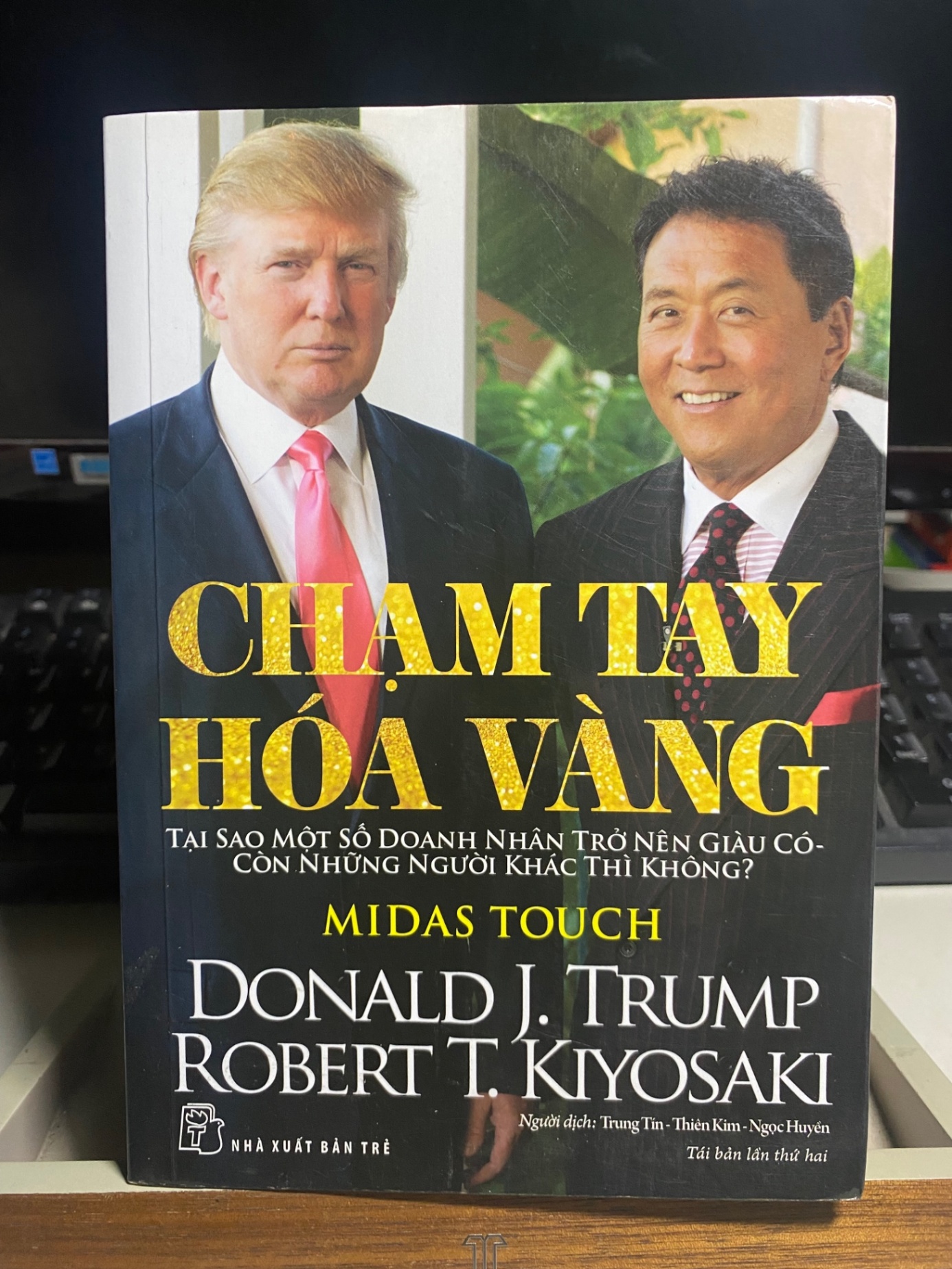 CHẠM TAY HÓA VÀNG -Tác giả: Donald J.Trump - Robert T.Kiyosaki-NXB Trẻ 2016- Sách lưu kho mới 90% STB1162