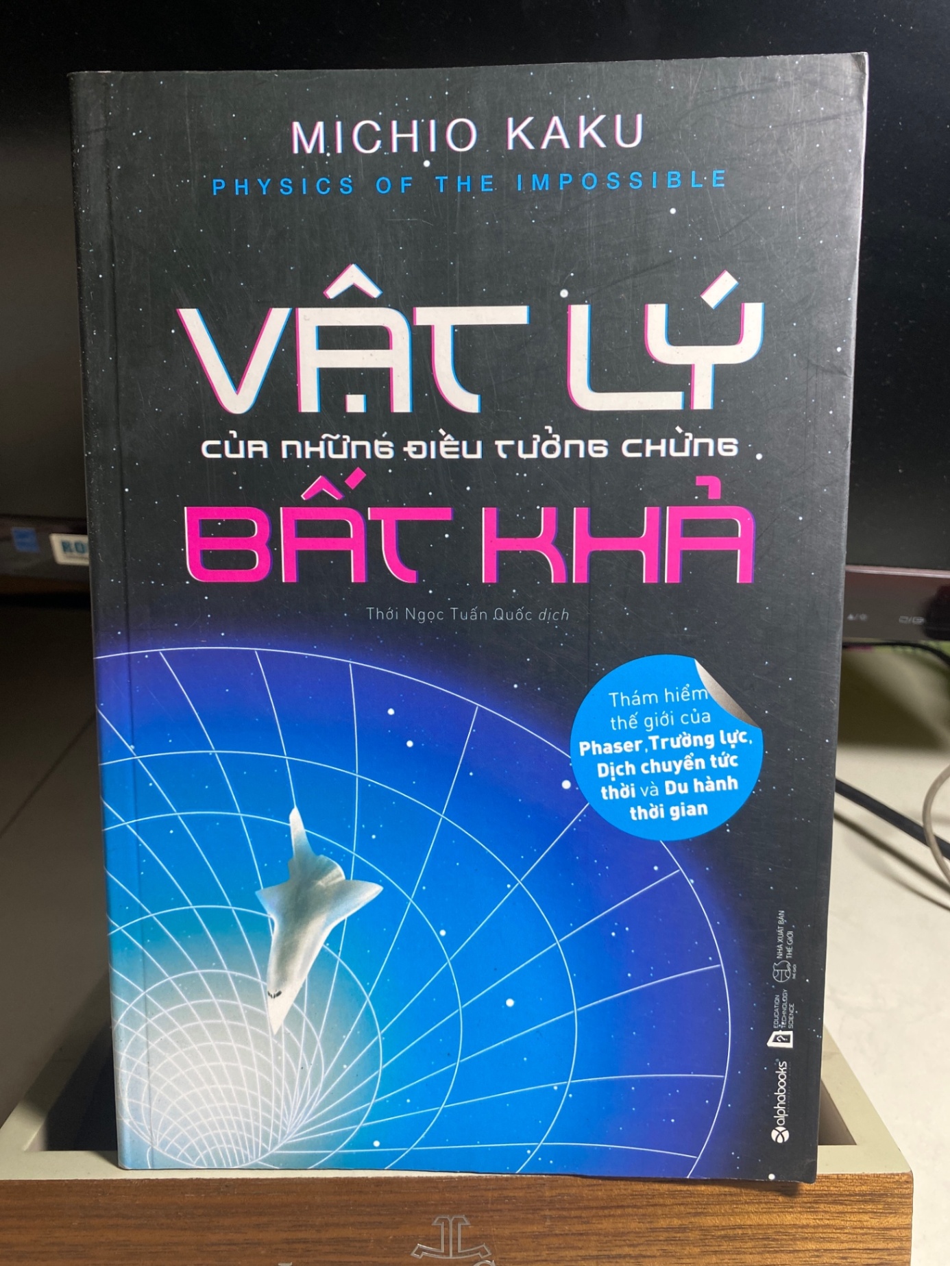 Vật Lý Của Những Điều Tưởng Chừng Bất Khả-Tác giả Michio Kaku-NXB Thế Giới- Năm XB 2019-Kích Thước Bao Bì 16 x 24 cm x 1.9. Số trang 400, Hình thức Bìa Mềm- Sách còn mới STB1495