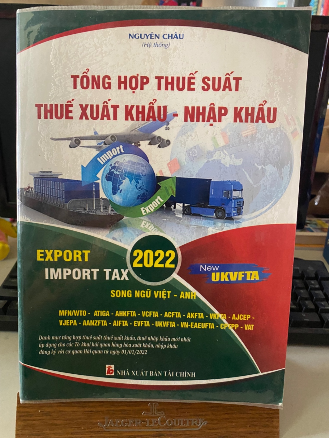Tổng Hợp Thuế Suất Thuế Xuất Khẩu -Nhập Khẩu 2022- Bìa mềm-Năm XB 2021- NXB Tài Chính- 1350 trang , khổ sách 20,5x 29cm- Sách Pháp Luật STB968