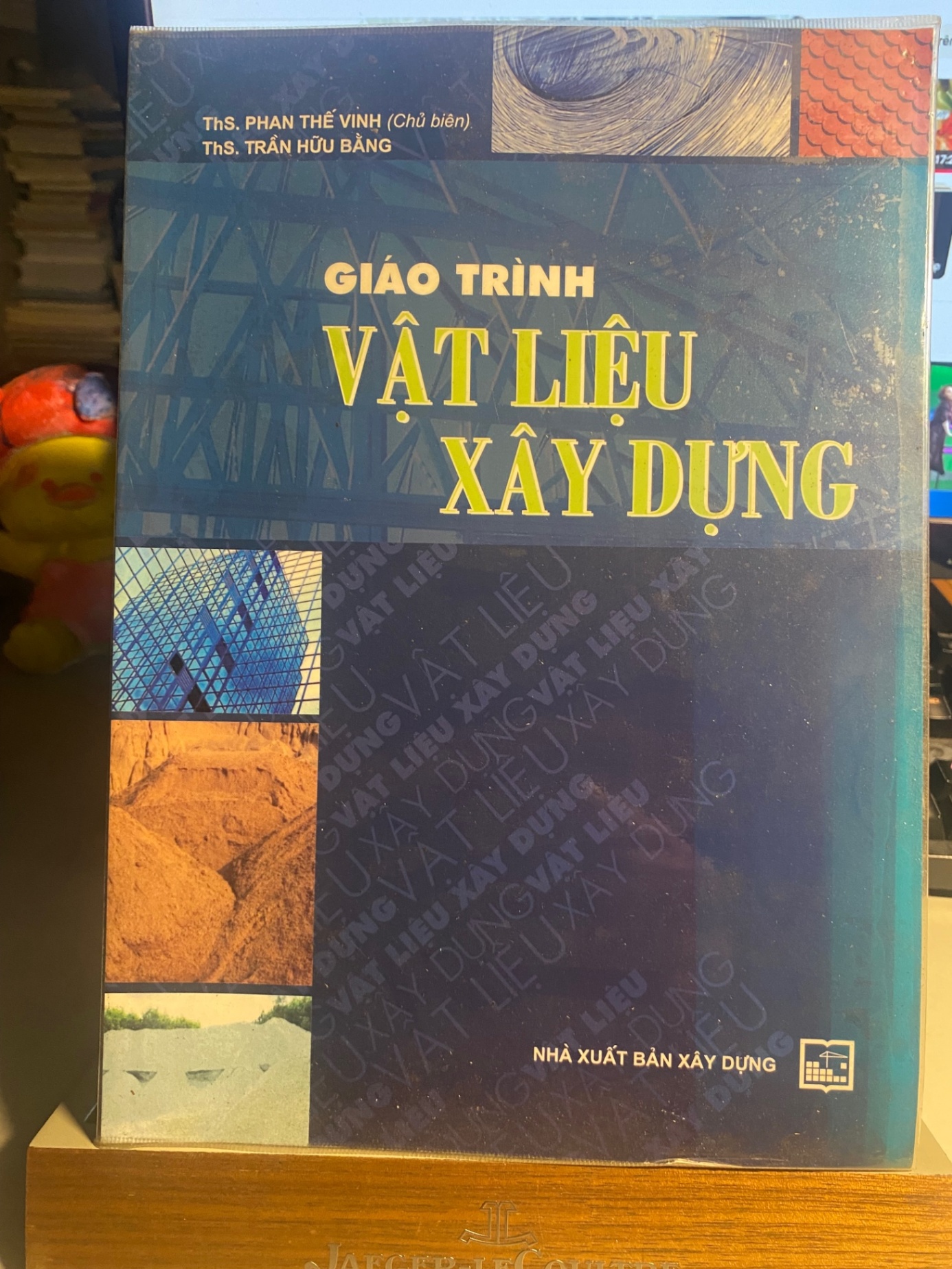 Giáo Trình Vật Liệu Xây Dựng- Ts Phan Thế Vinh ( chủ biên)- NXB Xây Dựng- Sách lưu kho mới 90% STB972