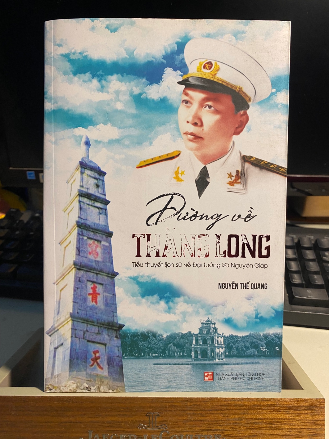 Đường Về Thăng Long-Tác giả : Nguyễn Thế Quang- Tiểu thuyết lịch sử về Đại Tướng Võ Nguyên Giáp STB952