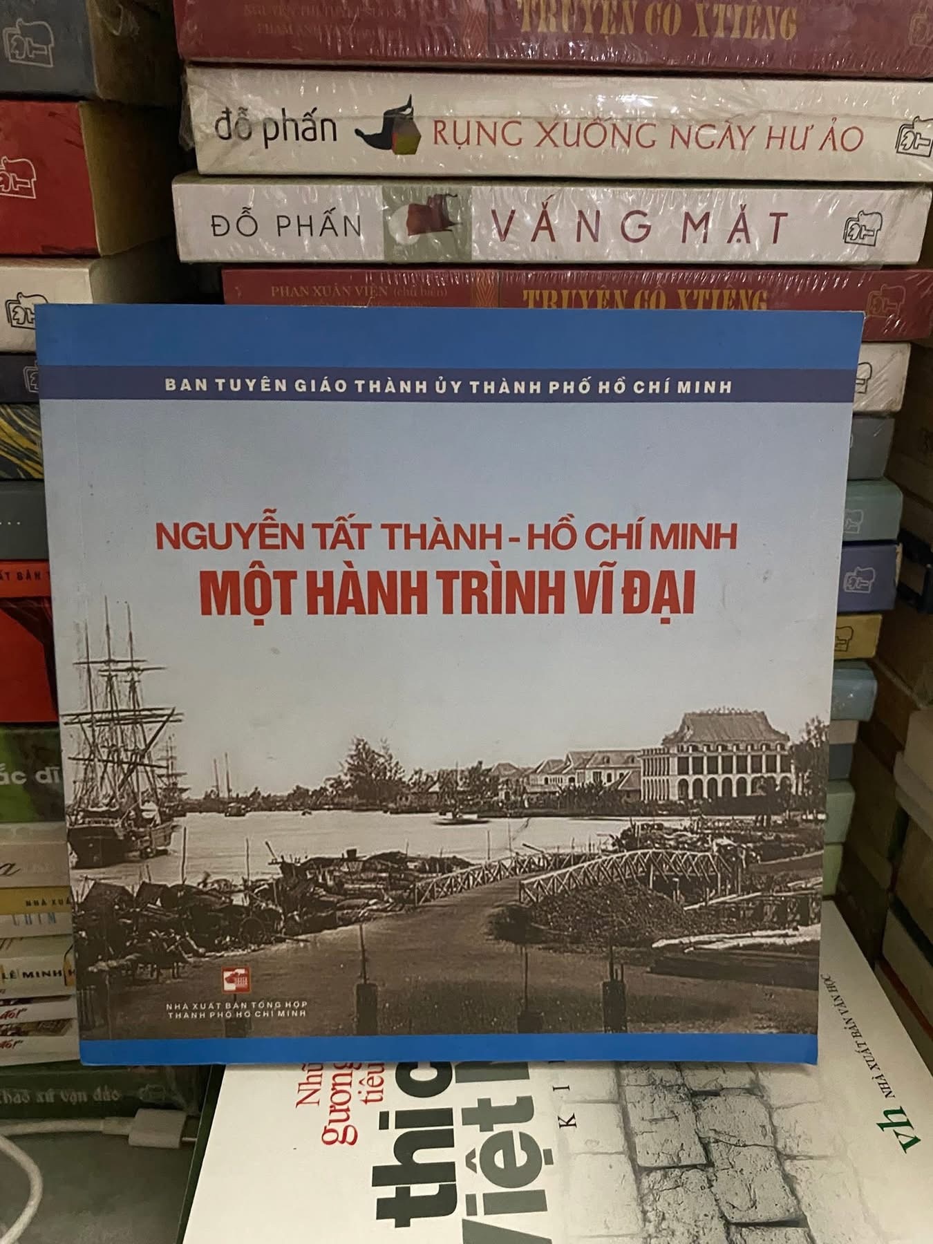 Nguyễn Tất Thành- Hồ Chí Minh Một hành trình vĩ đại -NXB Tổng Hợp TpHCM -Năm xb 2021 STB1129