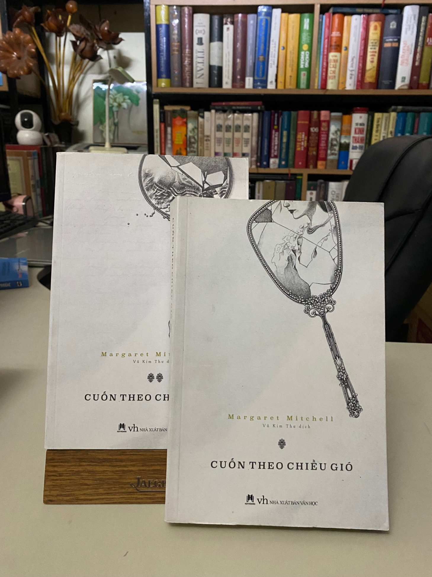 Cuốn Theo Chiều Gió ( Bộ bìa mềm 2 tập)- Margaret Mitchell- Vũ Kim Thư dịch- Tiểu thuyết- Sách lưu kho mới 95% STB624